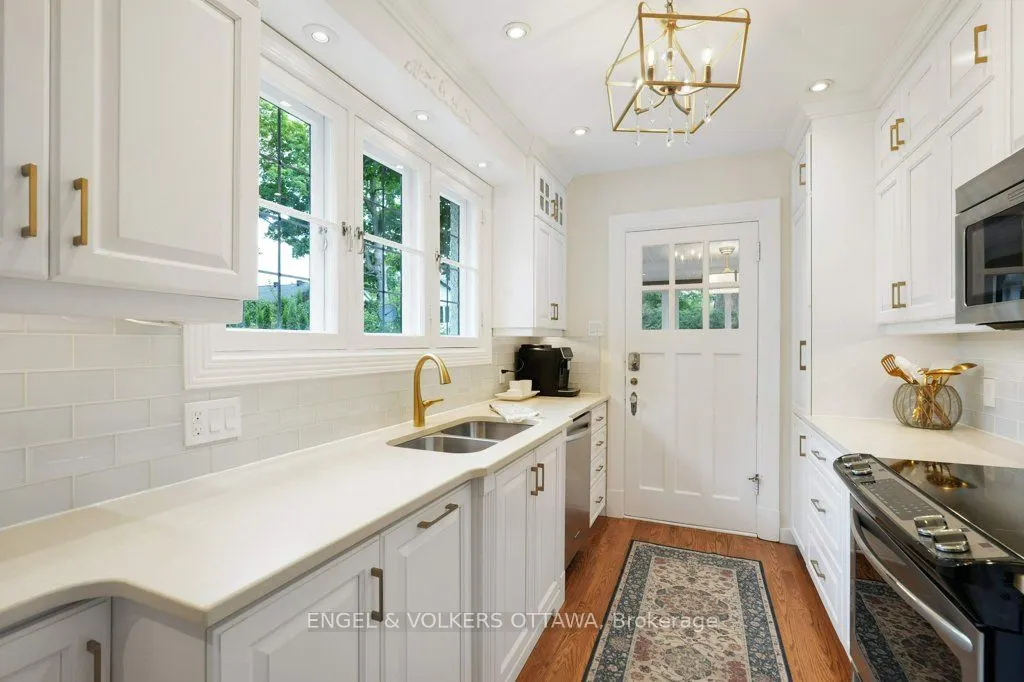 386 Ashbury Road