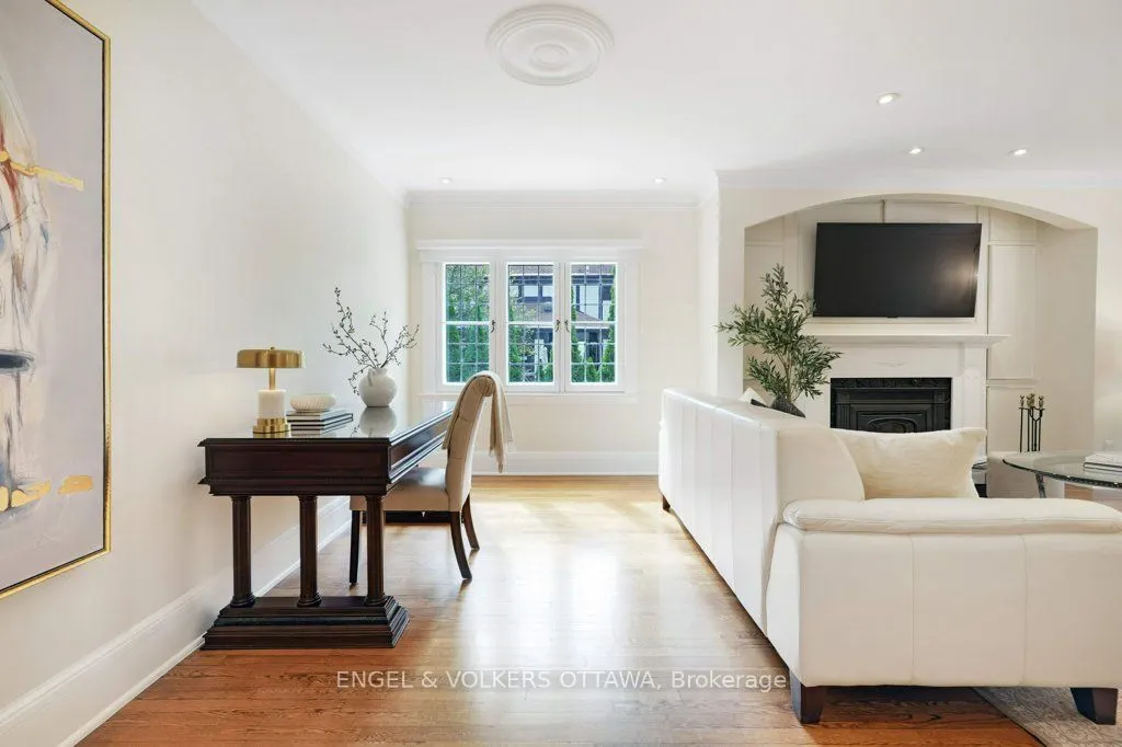 386 Ashbury Road