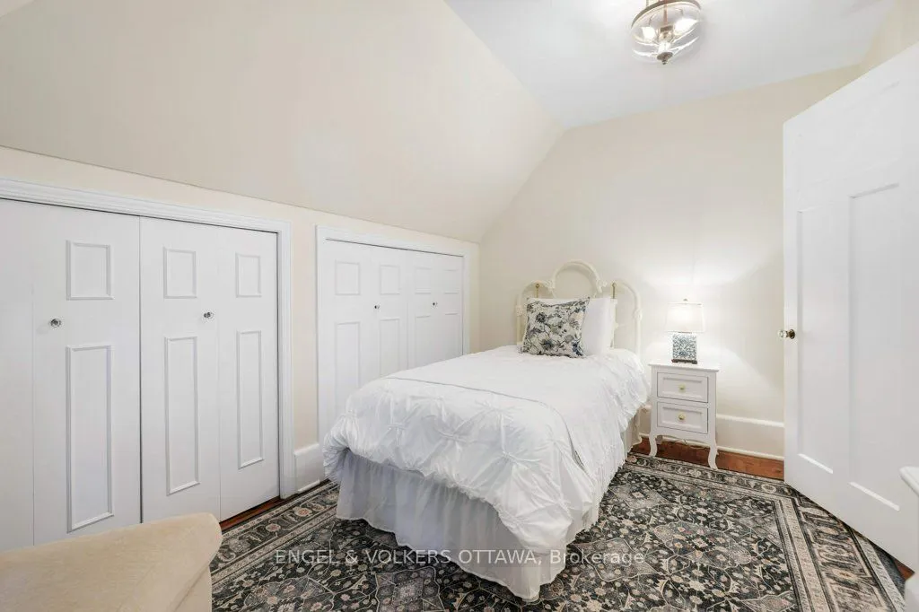 386 Ashbury Road