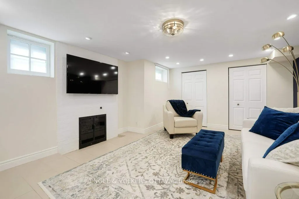 386 Ashbury Road