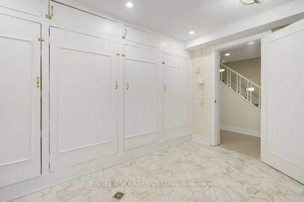 386 Ashbury Road