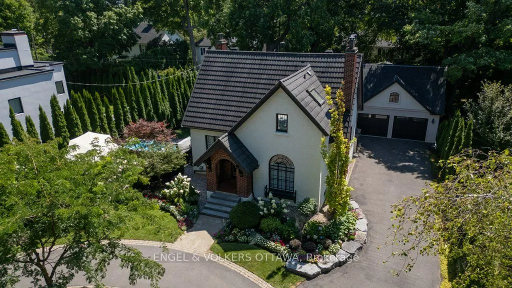 386 Ashbury Road