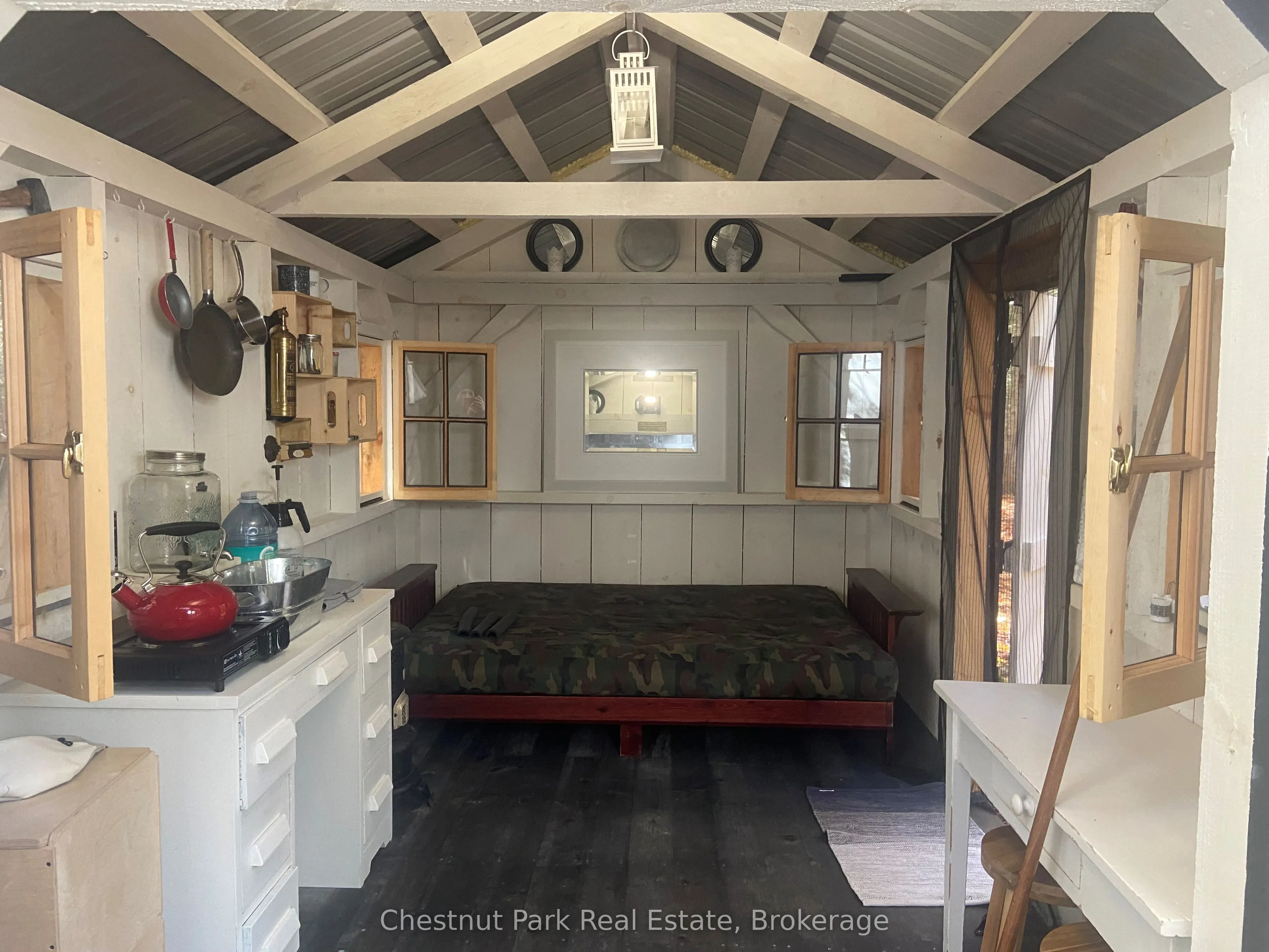 596244 Concession 10