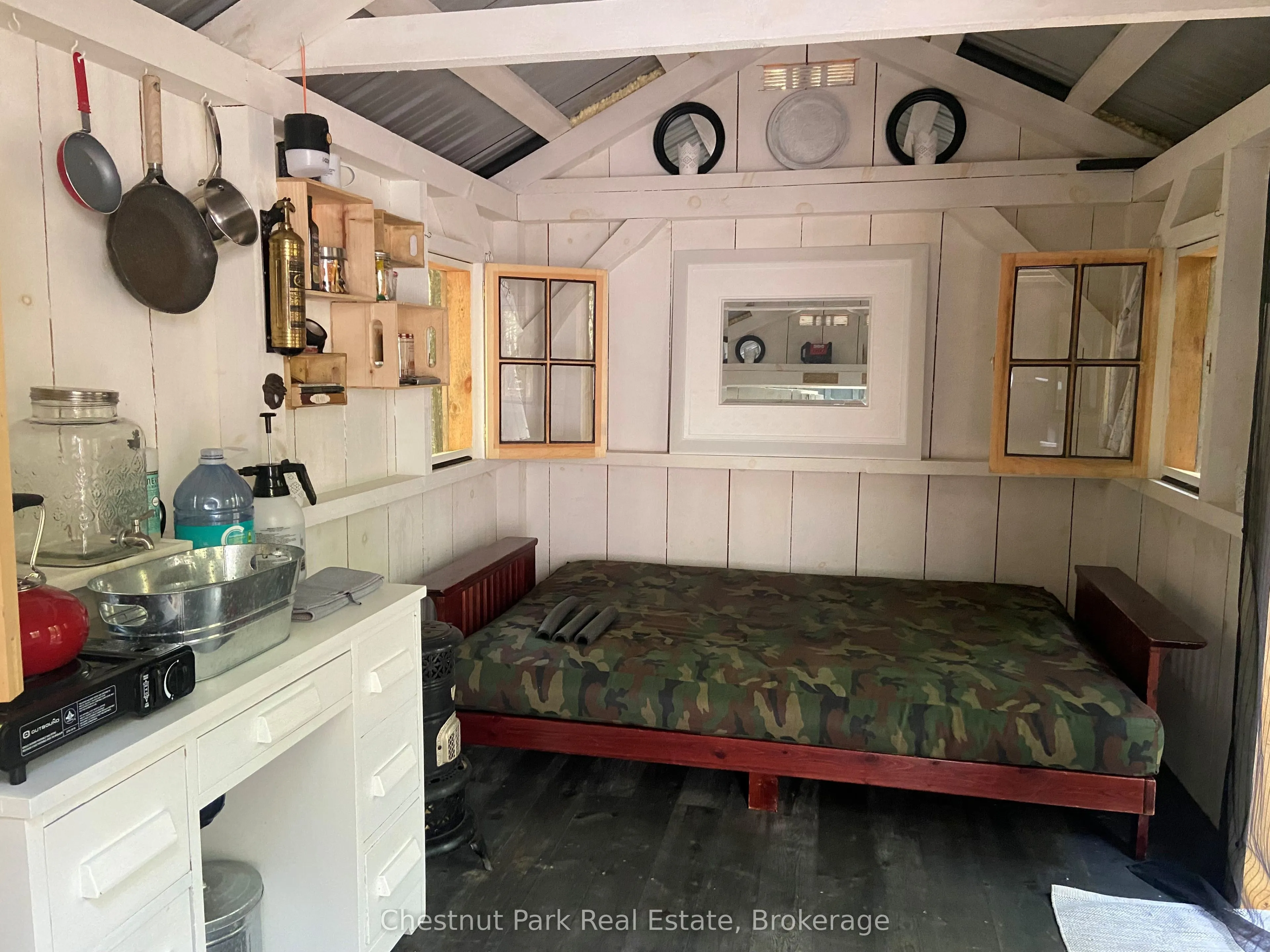 596244 Concession 10