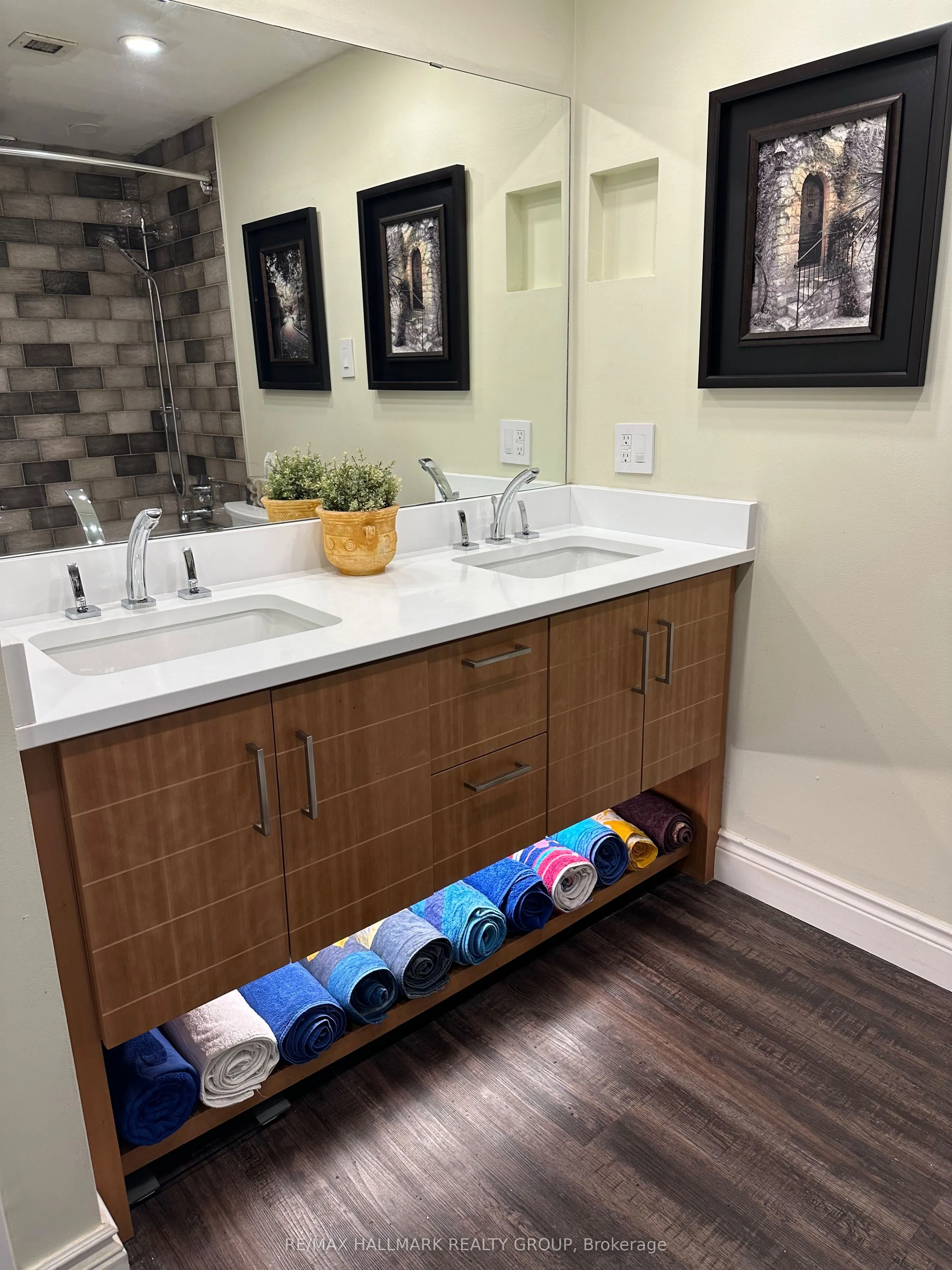 109 King Street E, #902