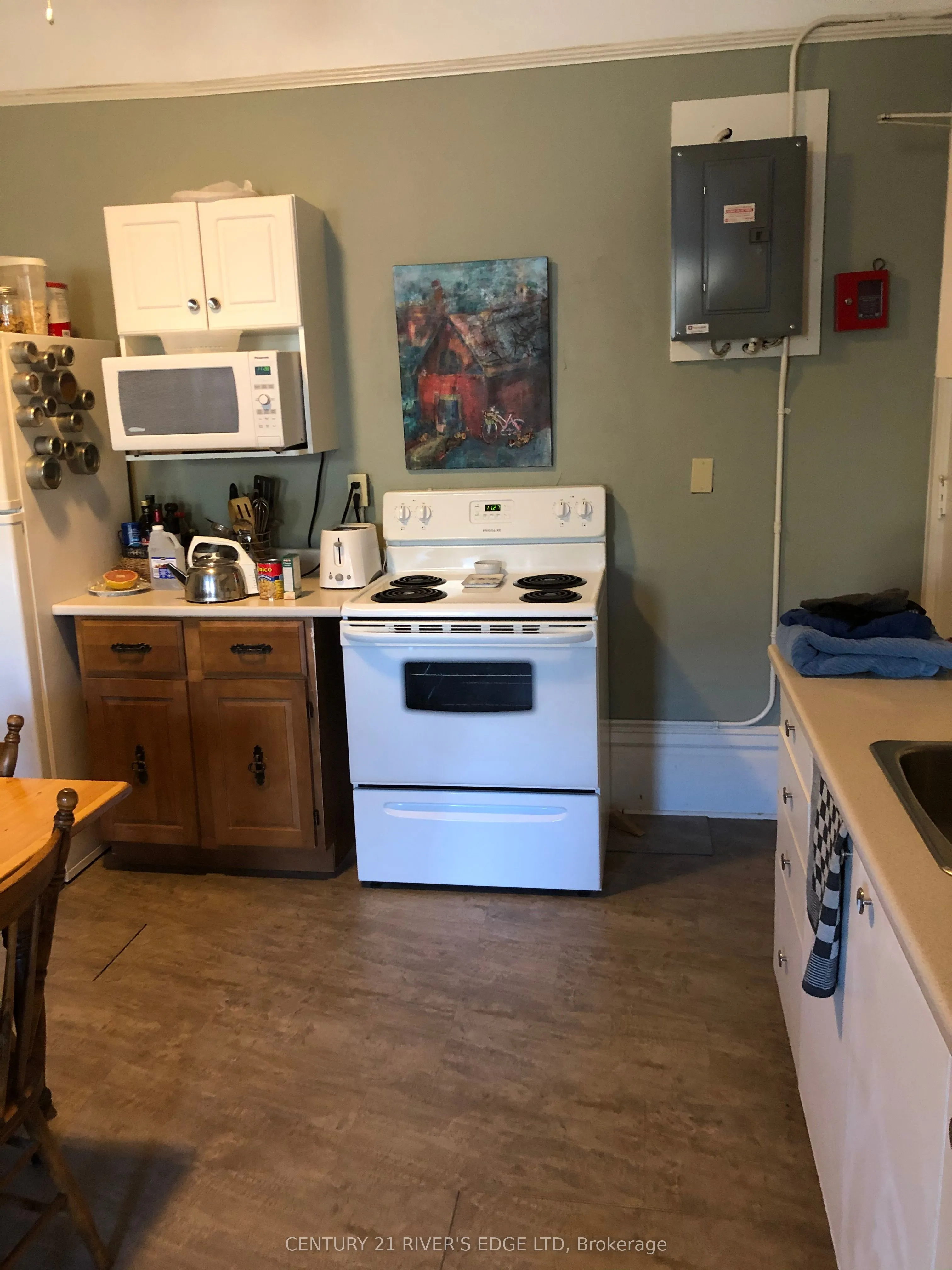33 King Street W, #1
