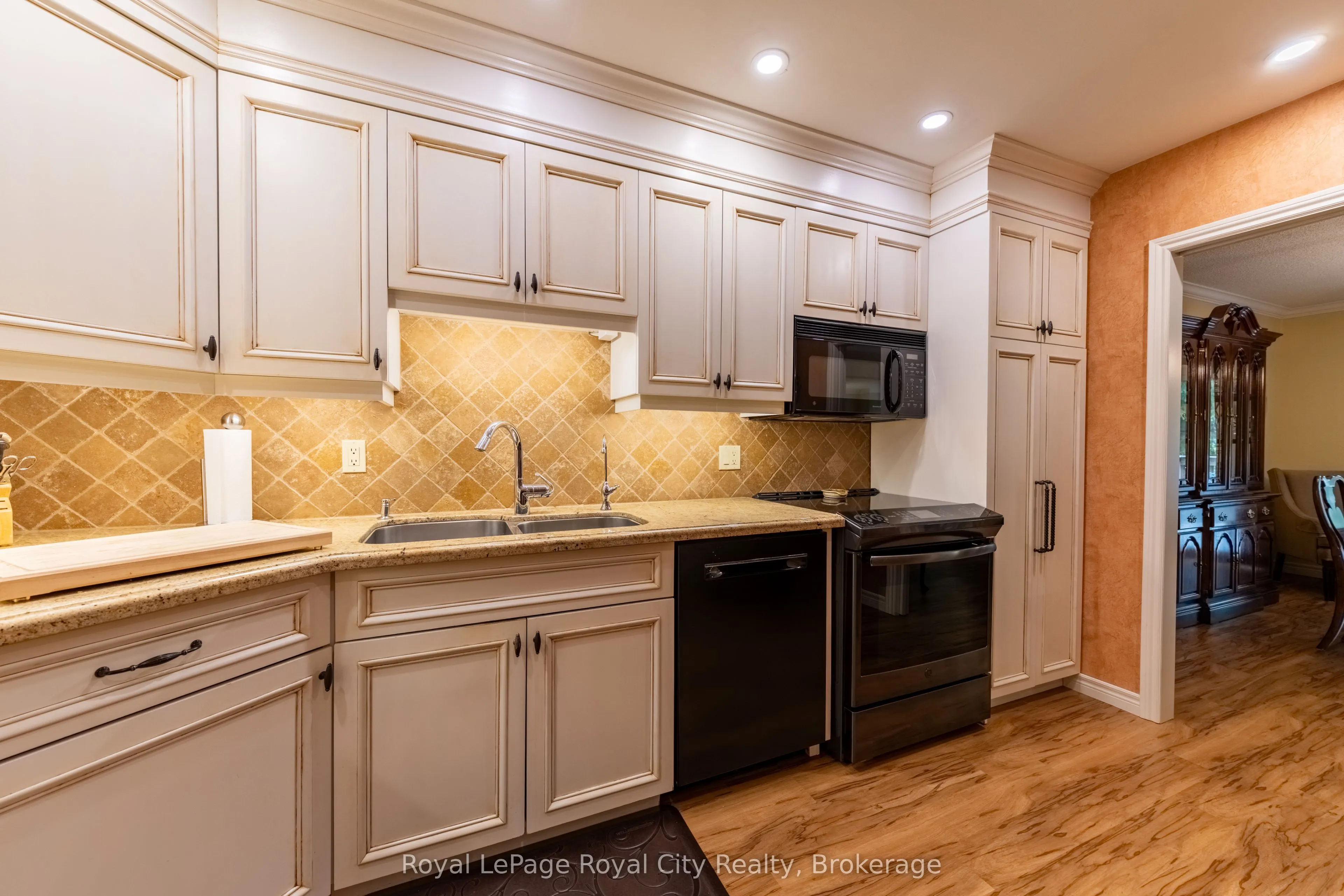 121 Waterloo Avenue, #101