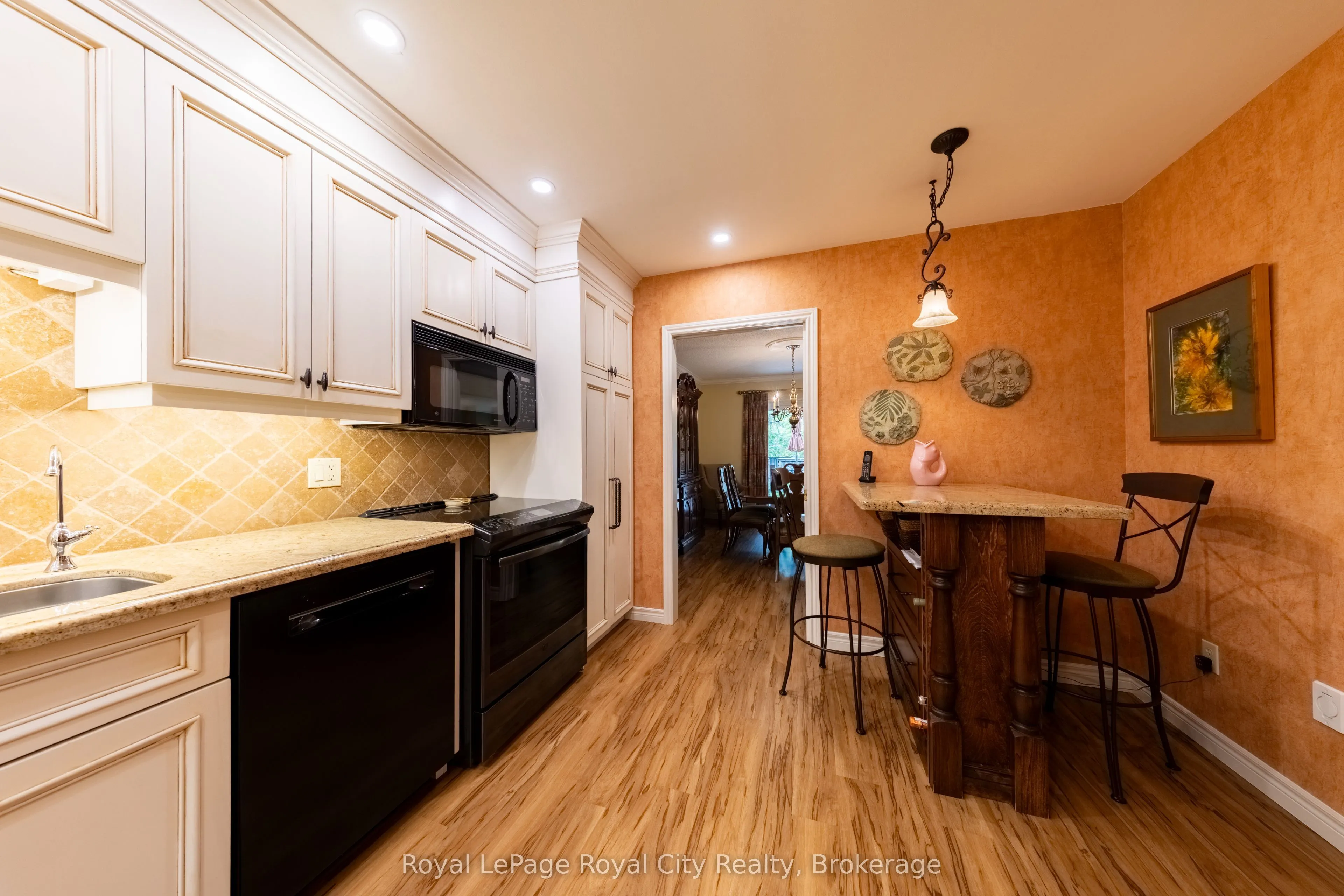 121 Waterloo Avenue, #101