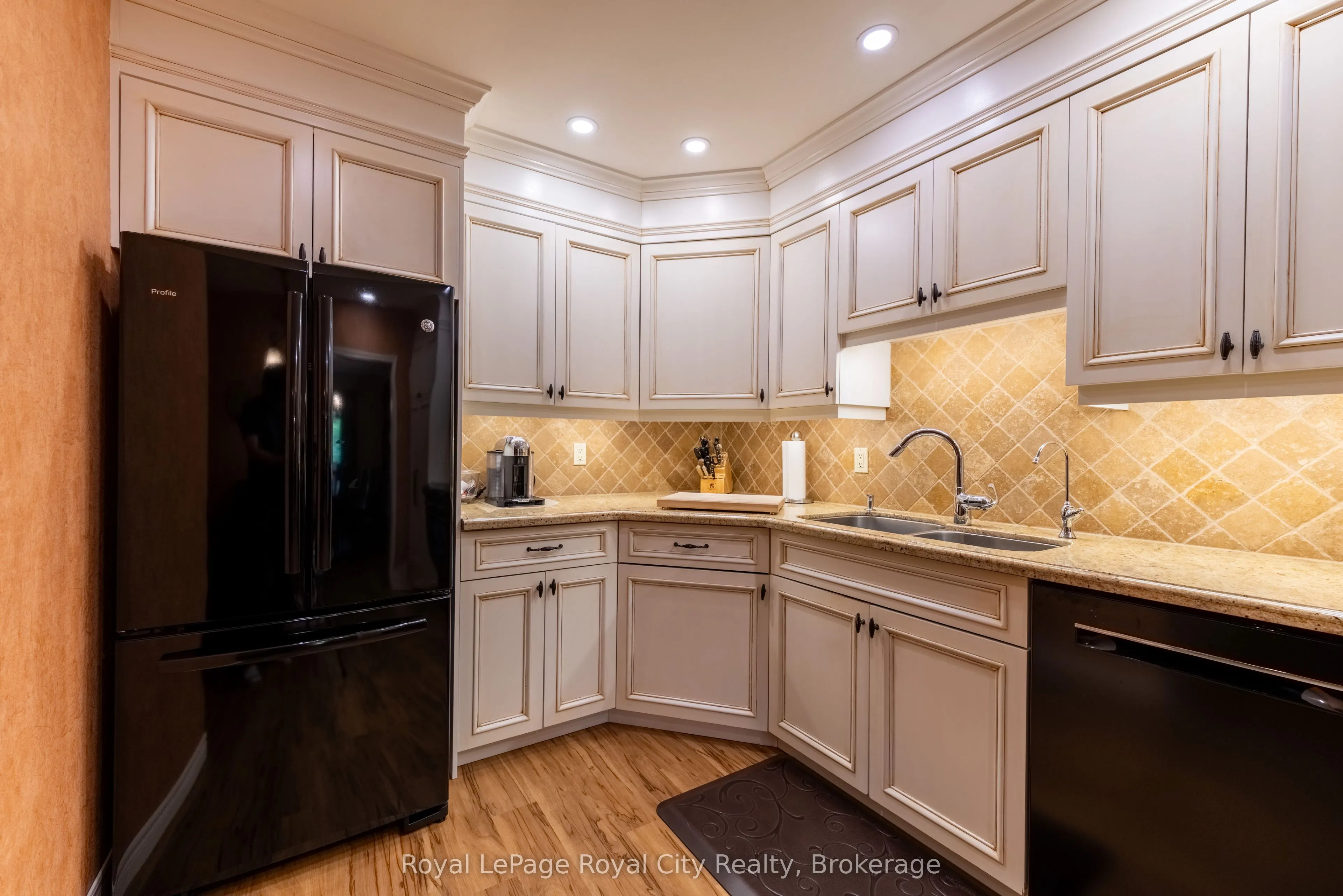 121 Waterloo Avenue, #101