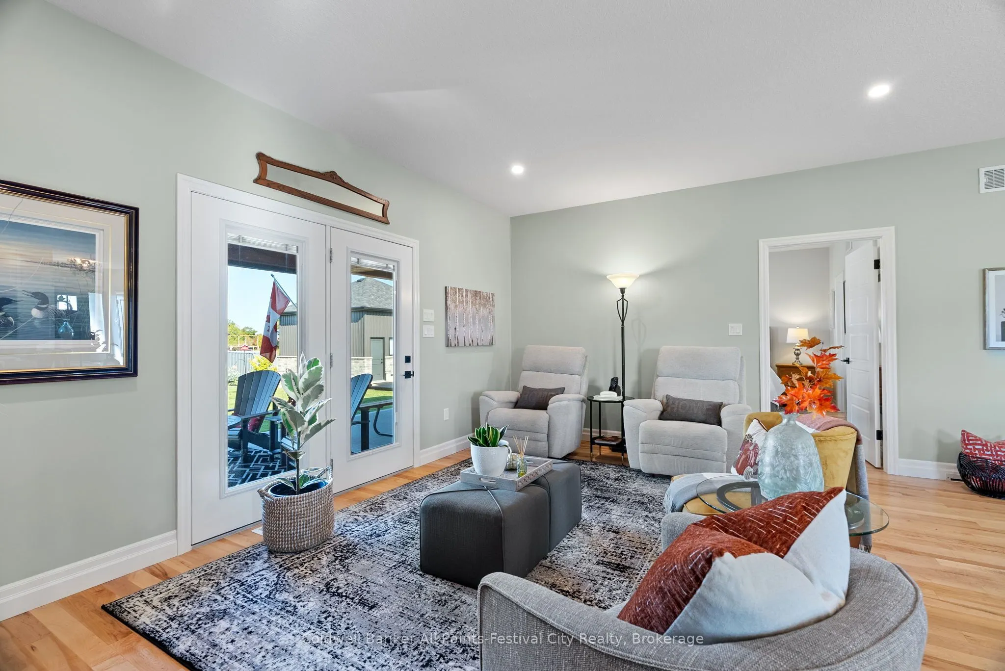 33 Wellington Street S