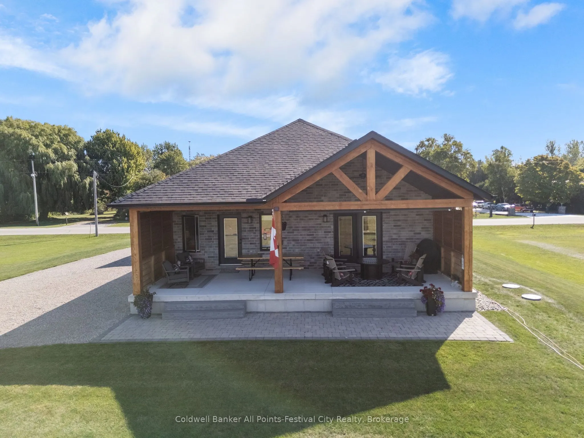 33 Wellington Street S