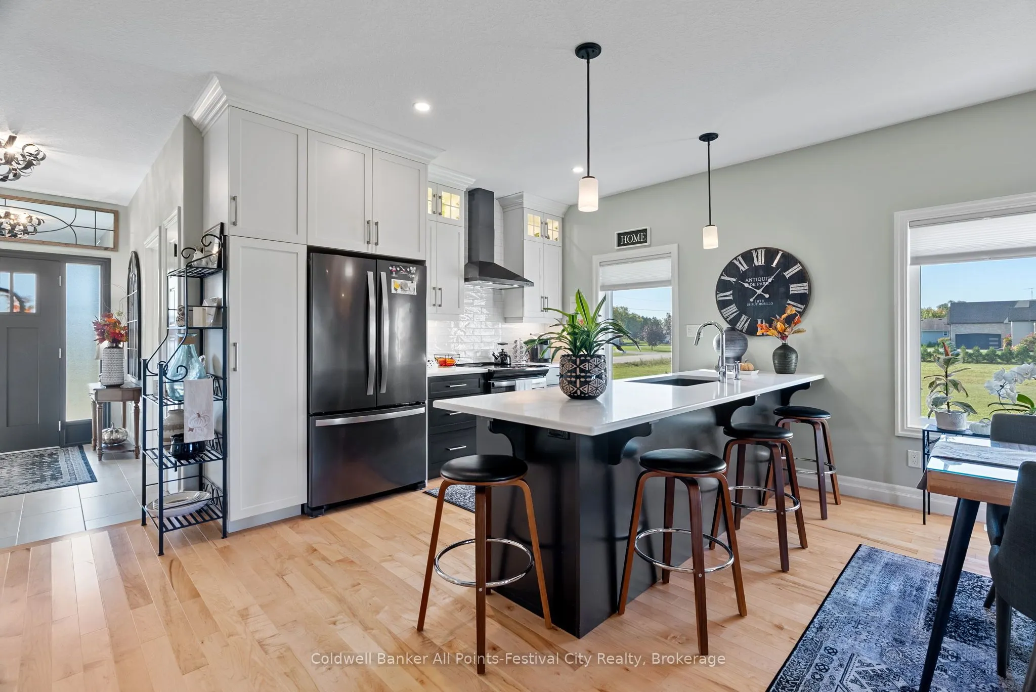 33 Wellington Street S
