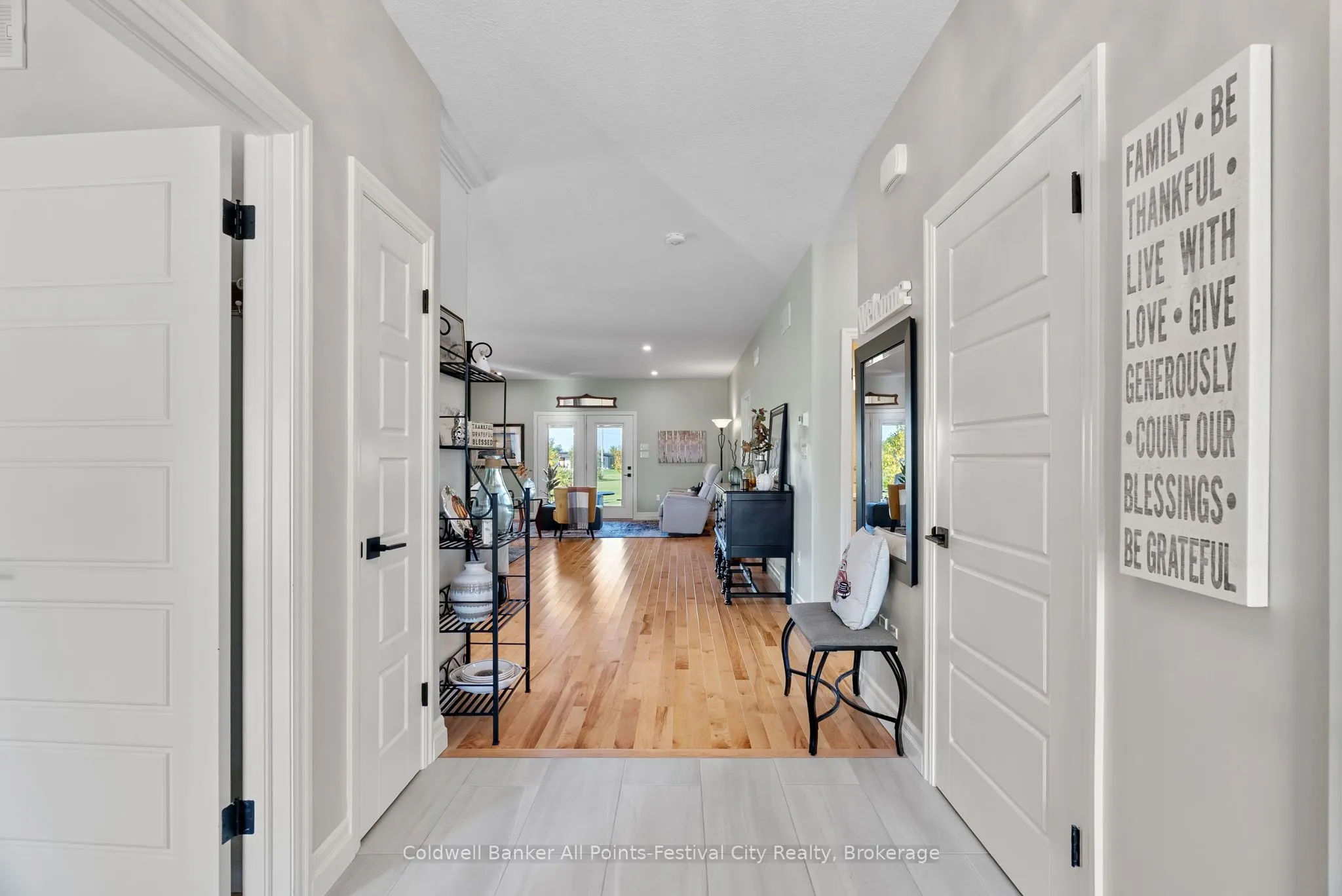 33 Wellington Street S