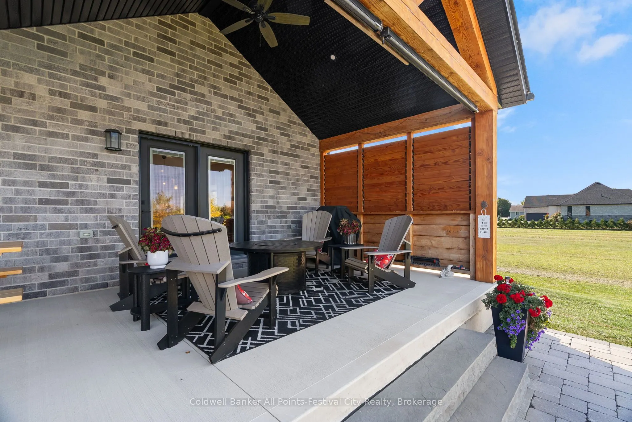 33 Wellington Street S
