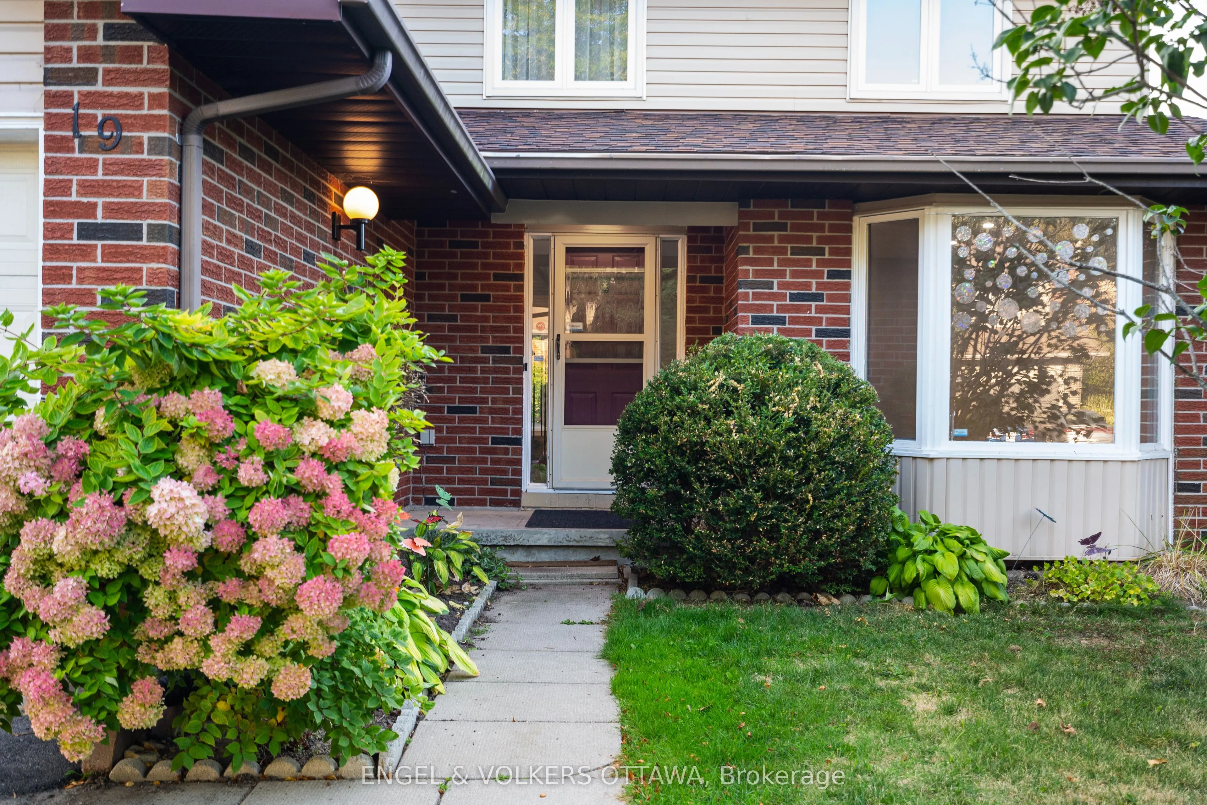 19 McClure Crescent