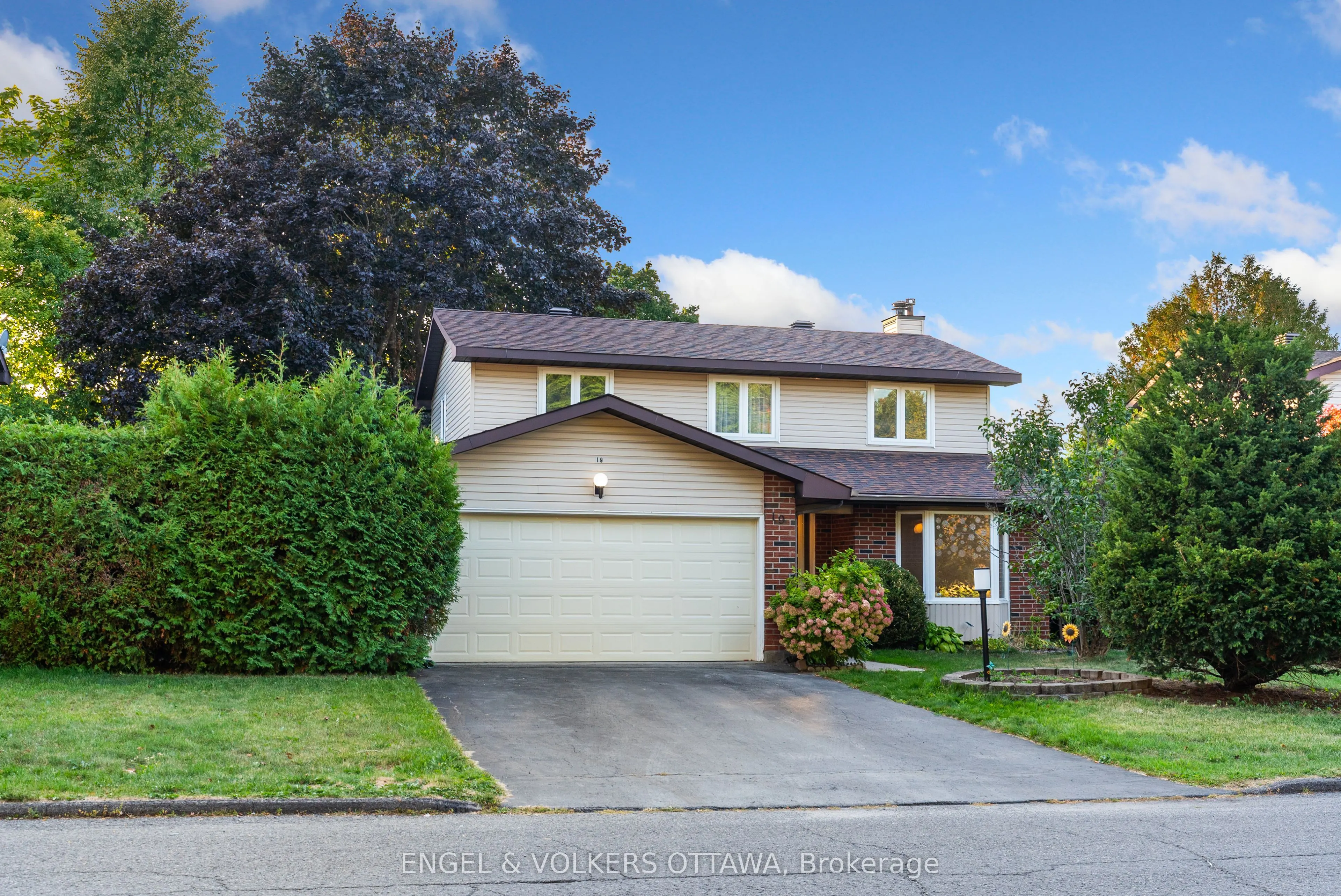 19 McClure Crescent