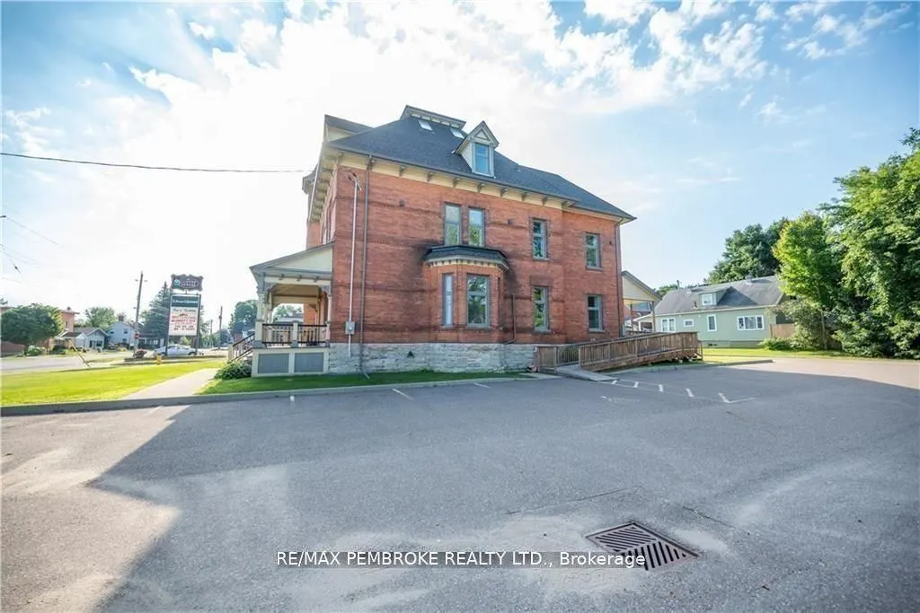 464 Pembroke Street W