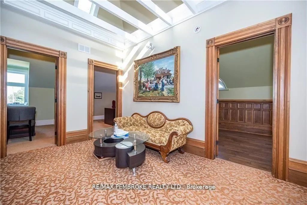 464 Pembroke Street W