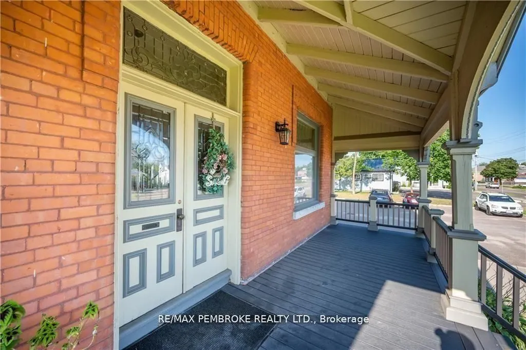 464 Pembroke Street W