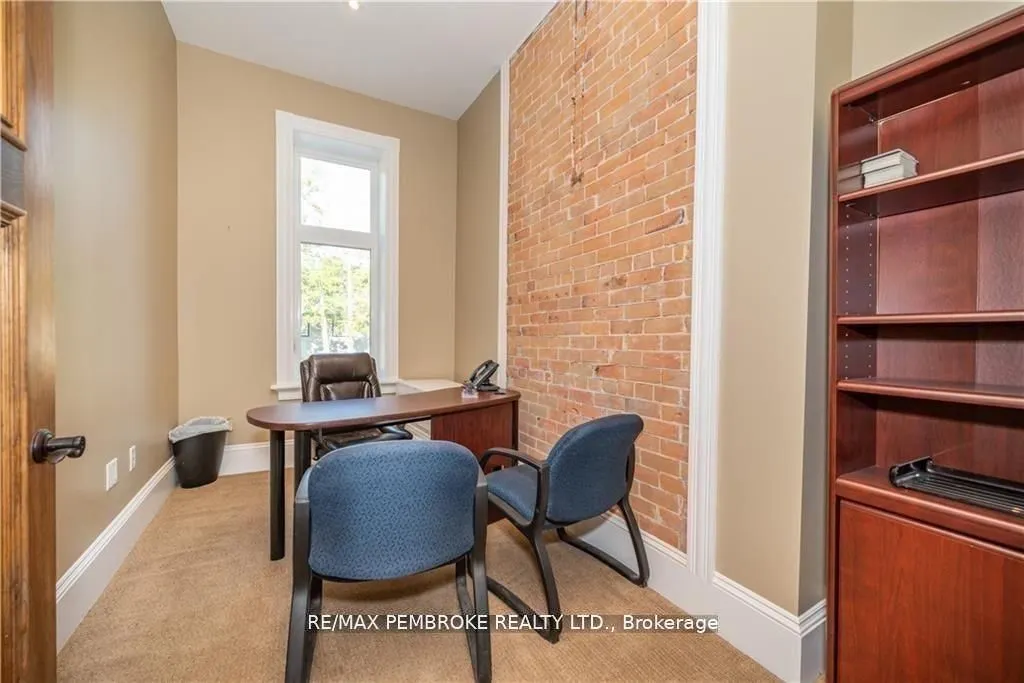 464 Pembroke Street W