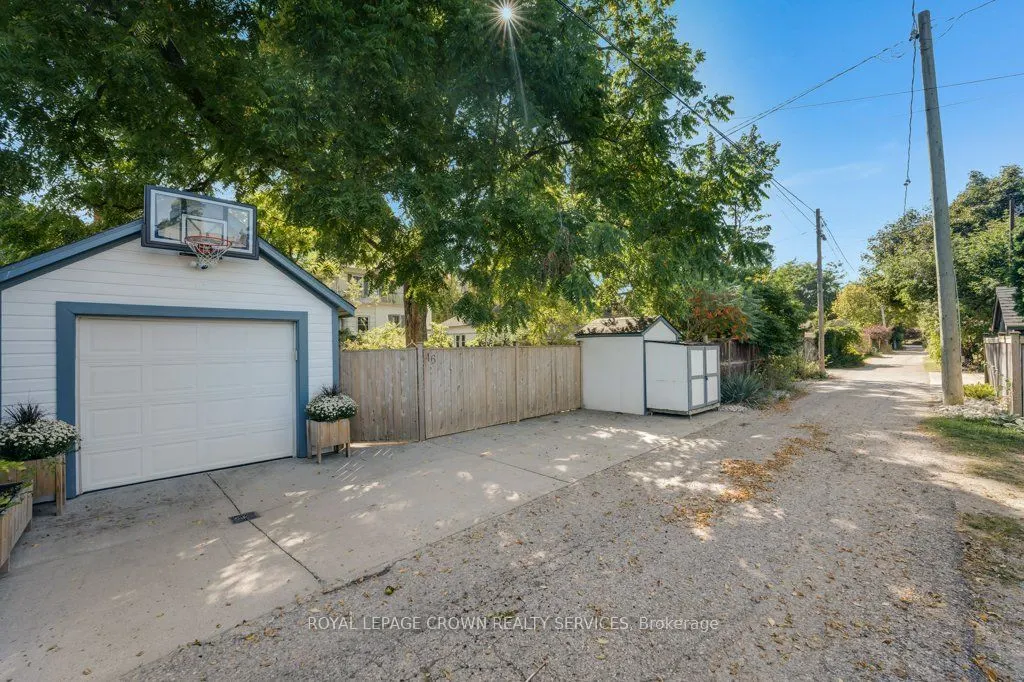 46 Brant Road S