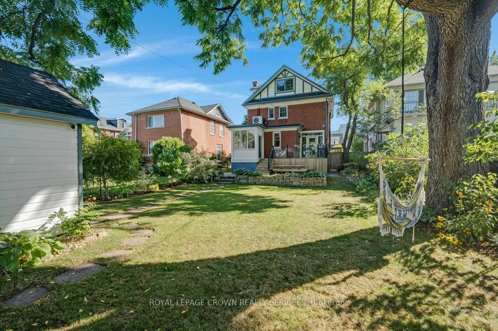 46 Brant Road S