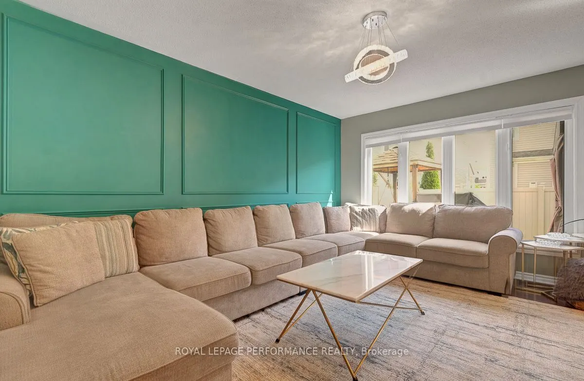 417 Meadowhawk Crescent