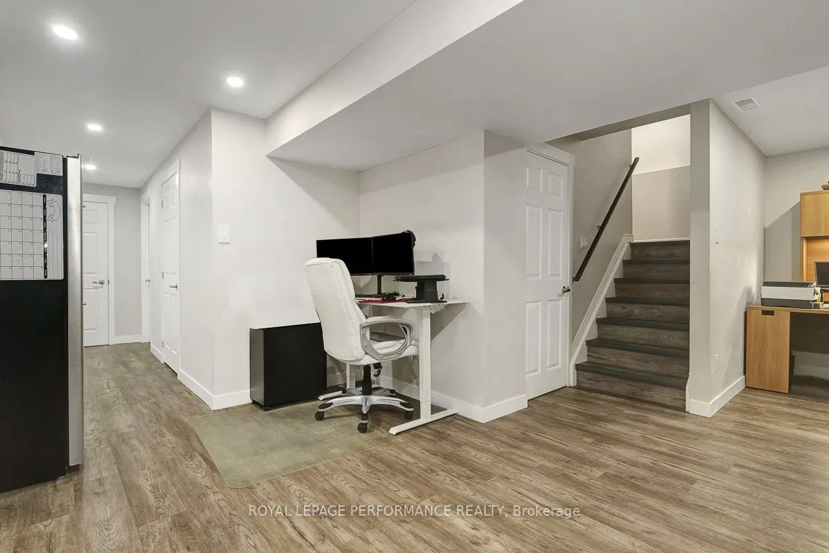 417 Meadowhawk Crescent
