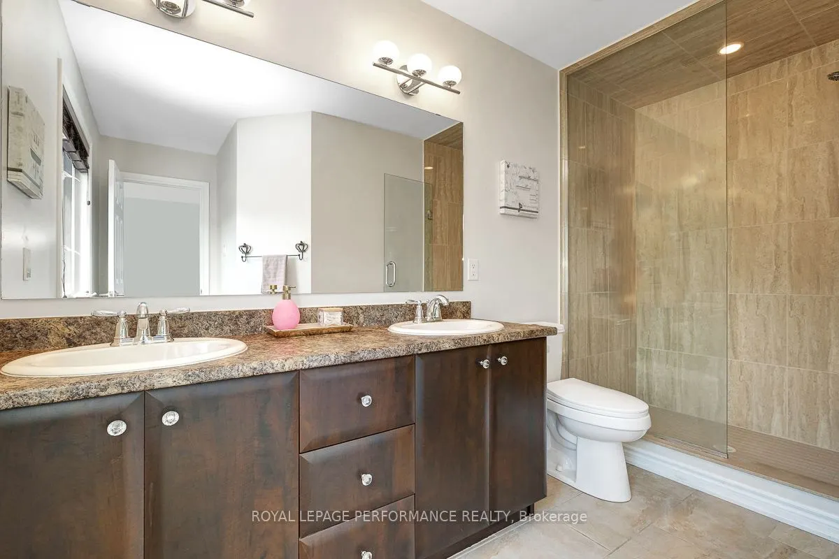 417 Meadowhawk Crescent