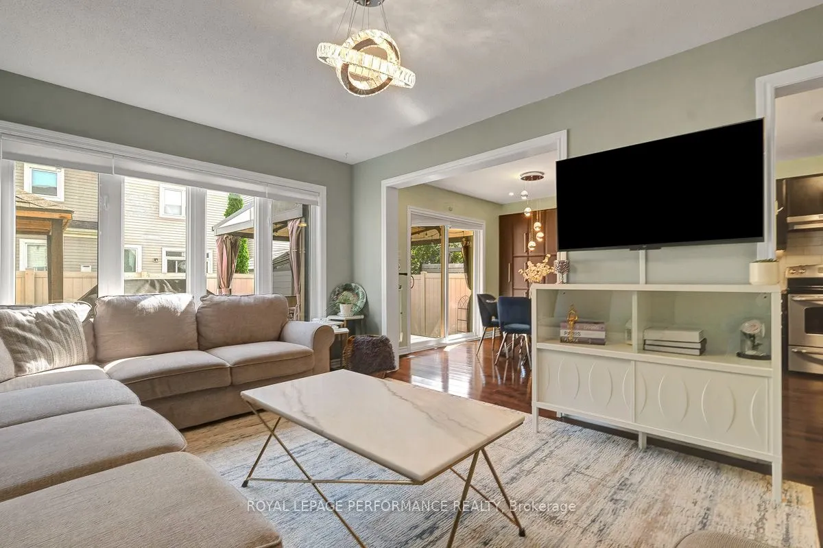 417 Meadowhawk Crescent