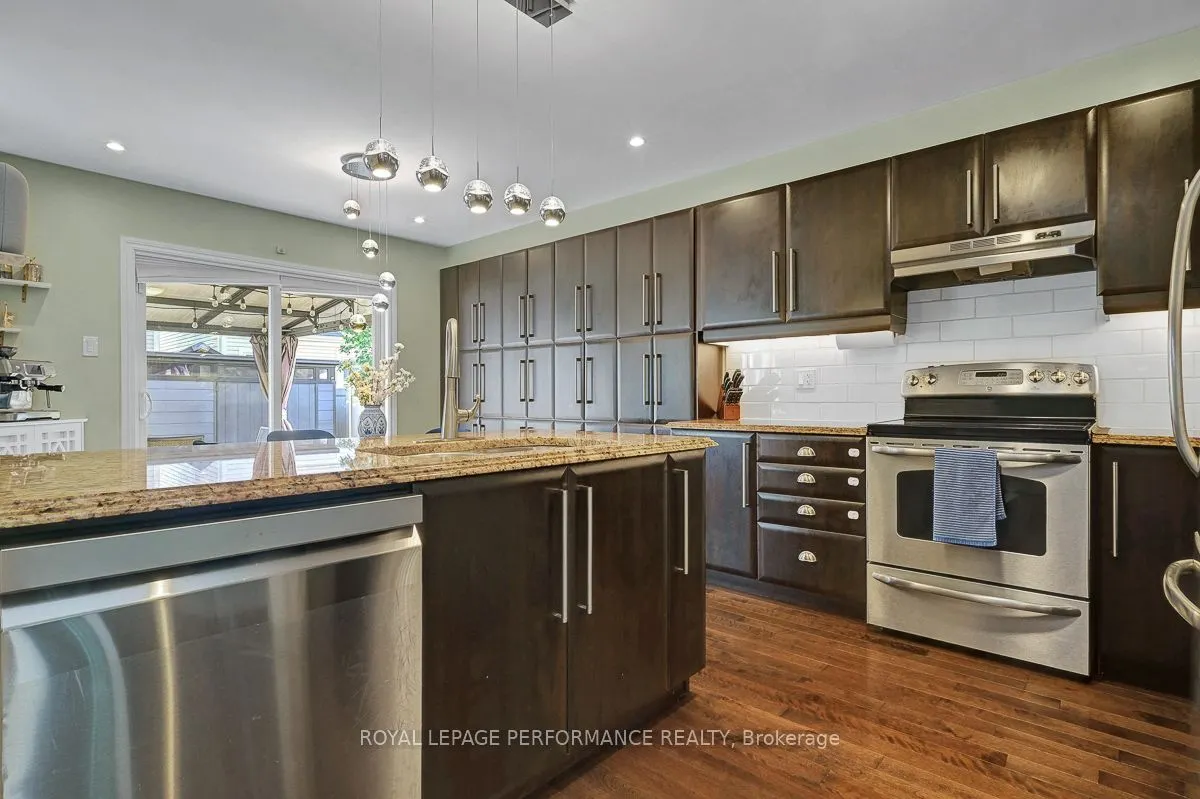 417 Meadowhawk Crescent