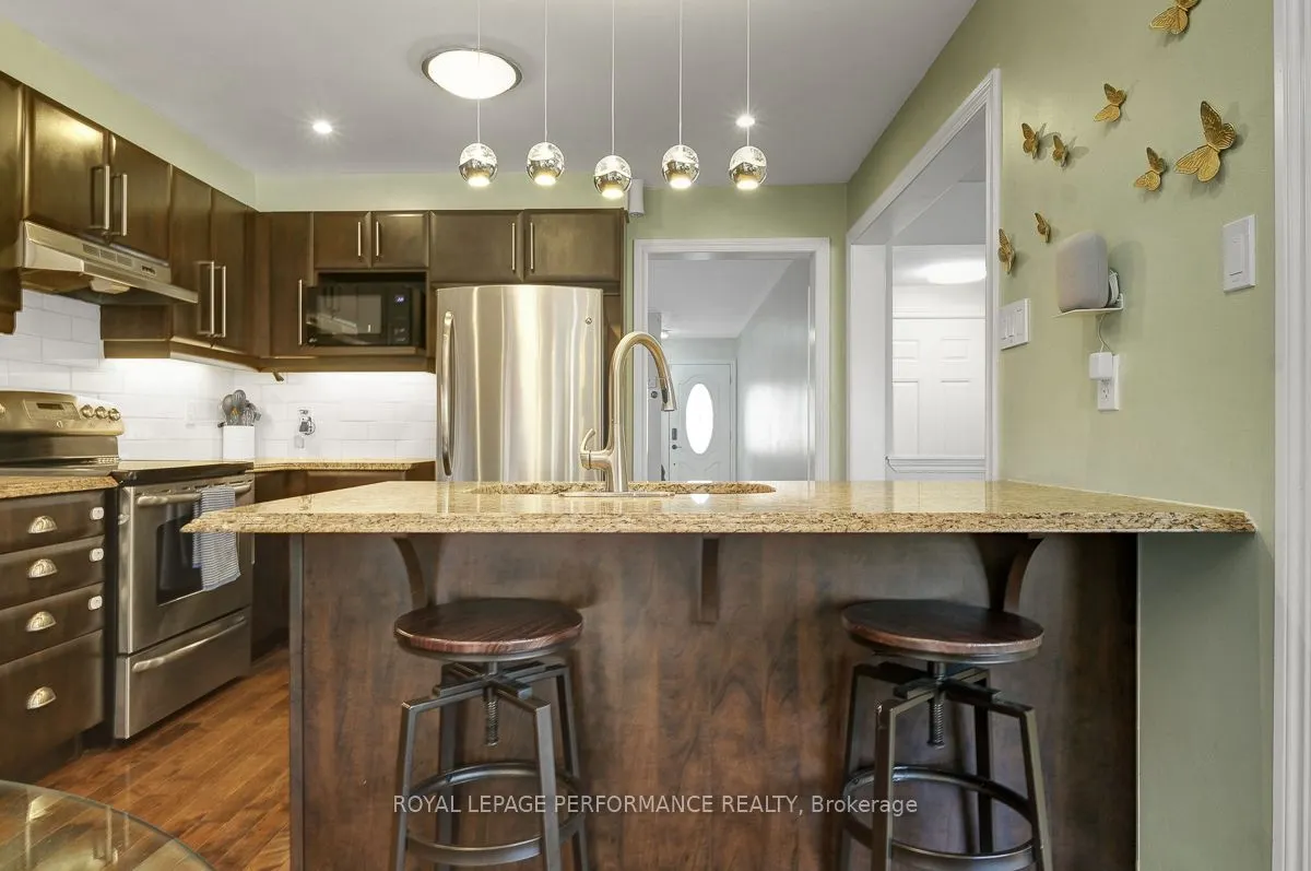 417 Meadowhawk Crescent