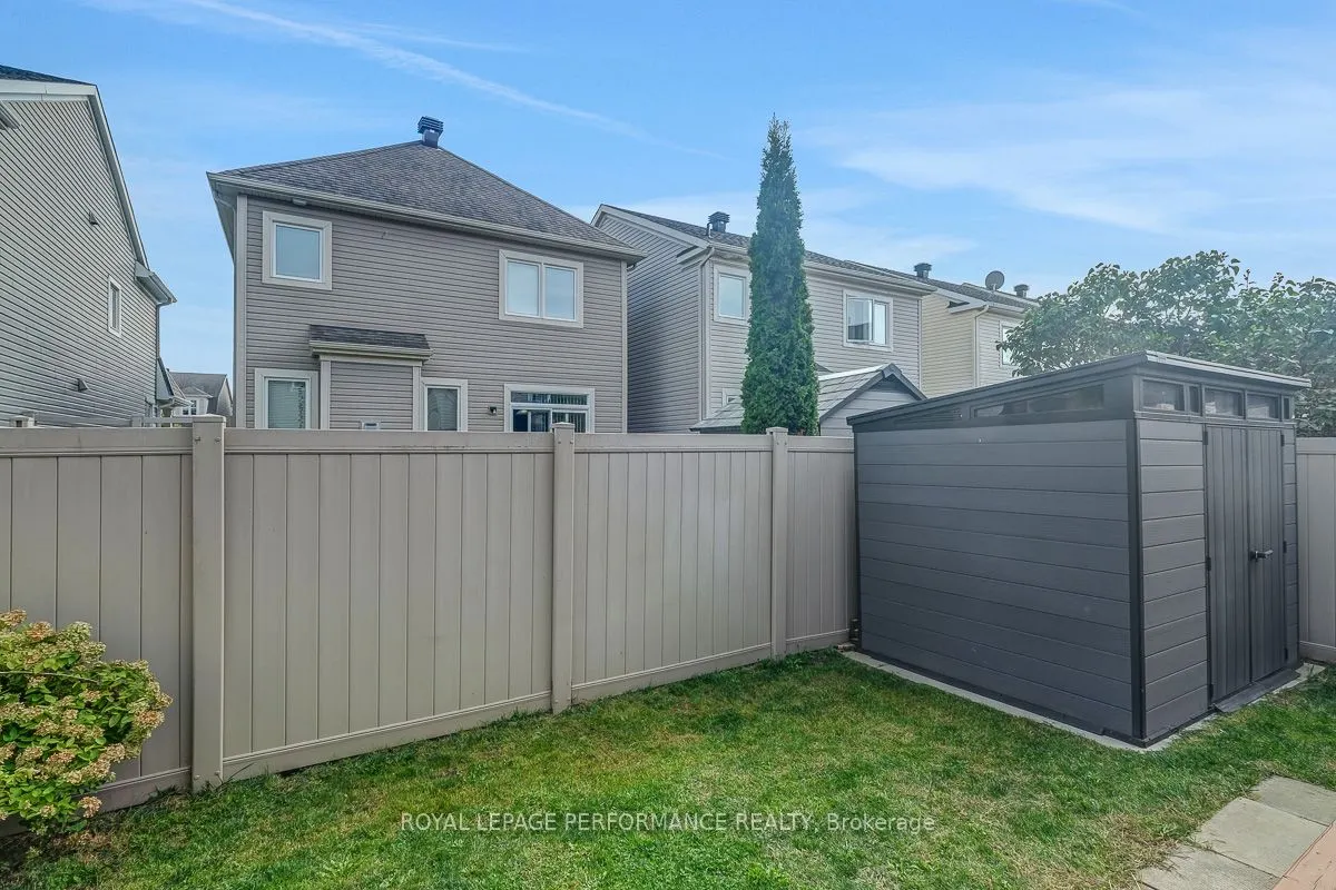 417 Meadowhawk Crescent