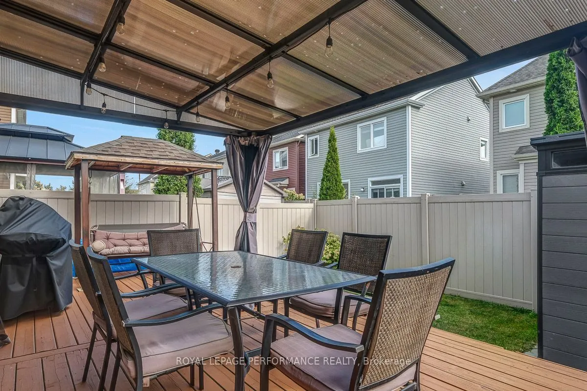 417 Meadowhawk Crescent