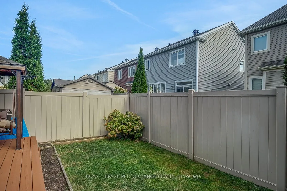 417 Meadowhawk Crescent