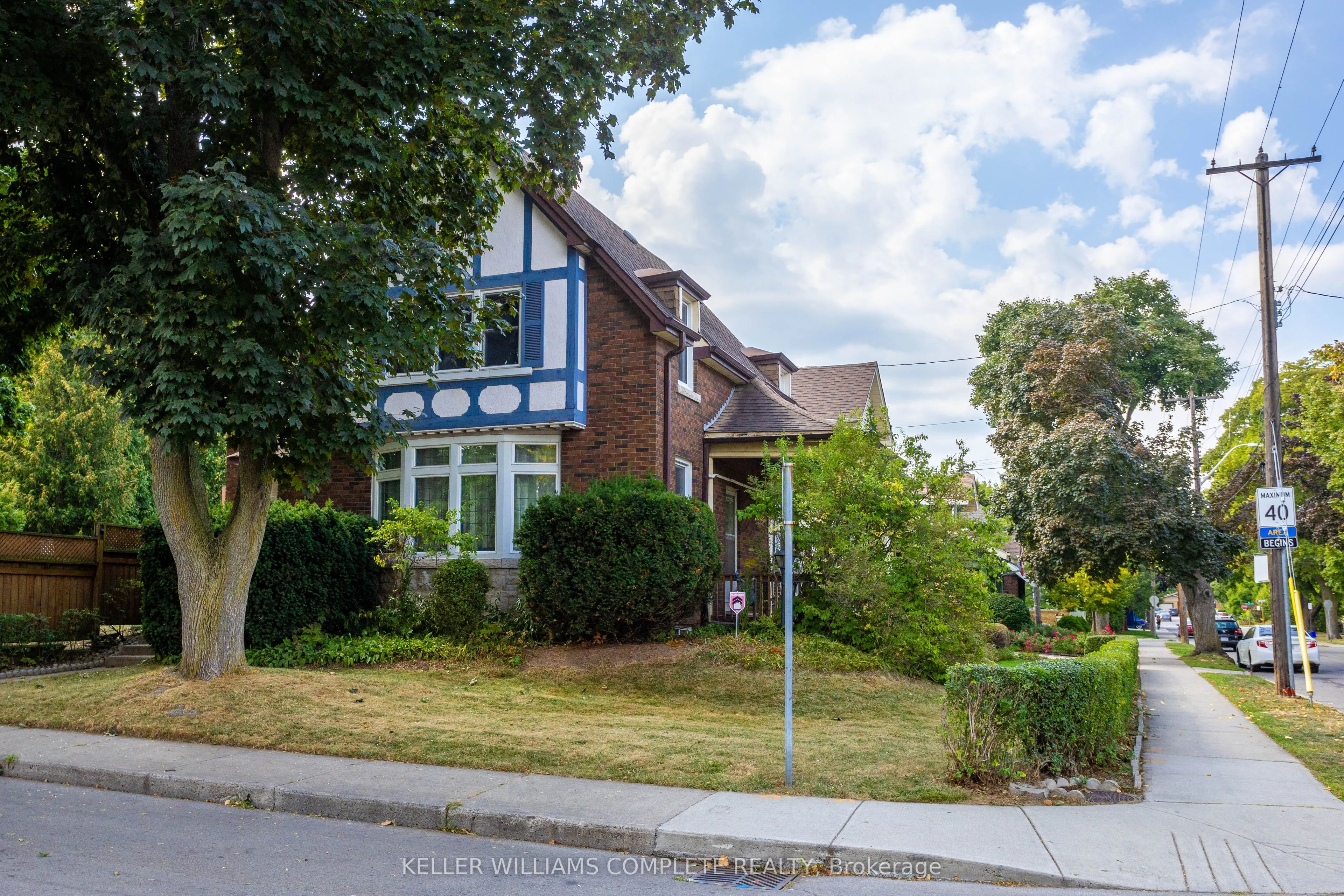 52 Balmoral Avenue S