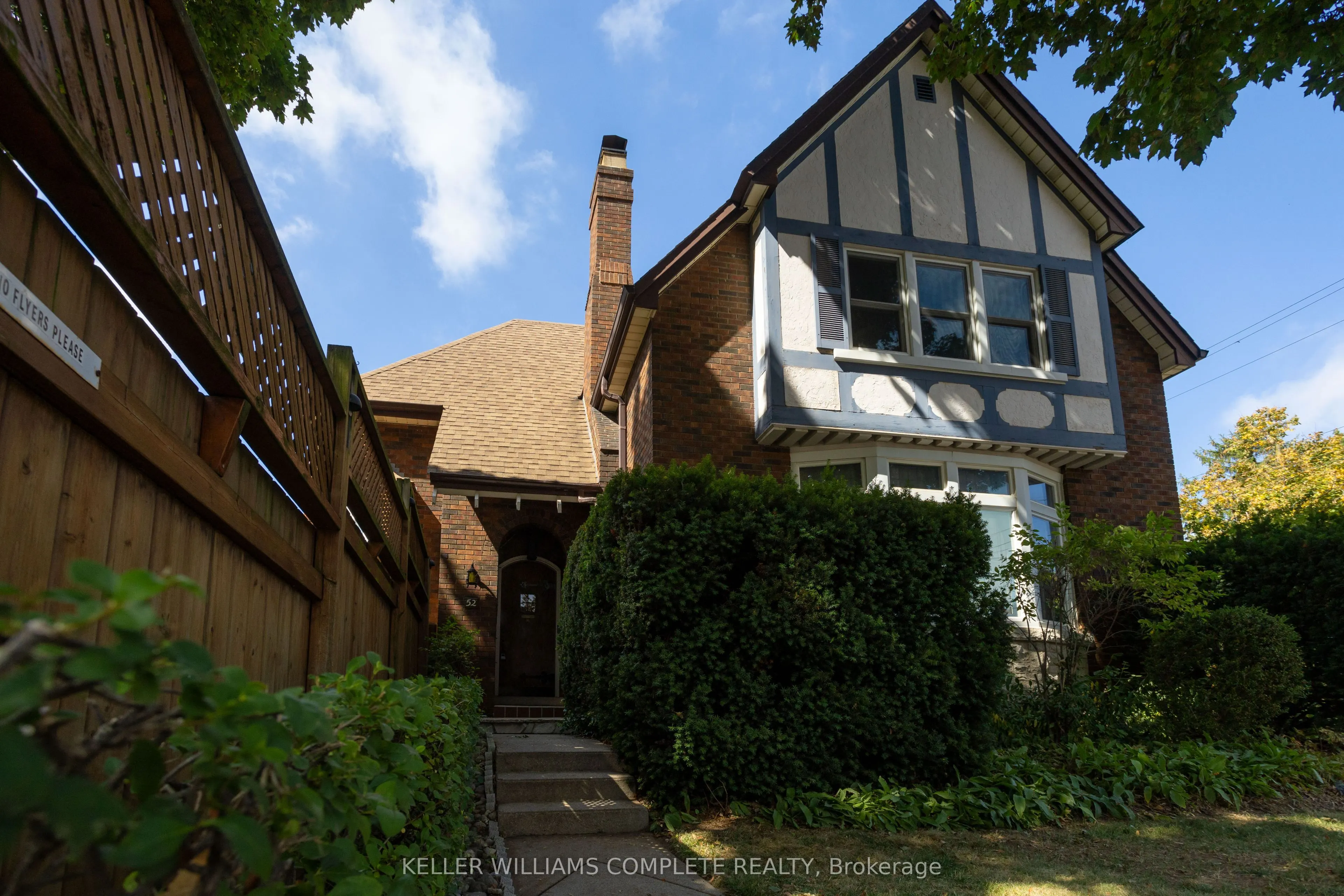 52 Balmoral Avenue S