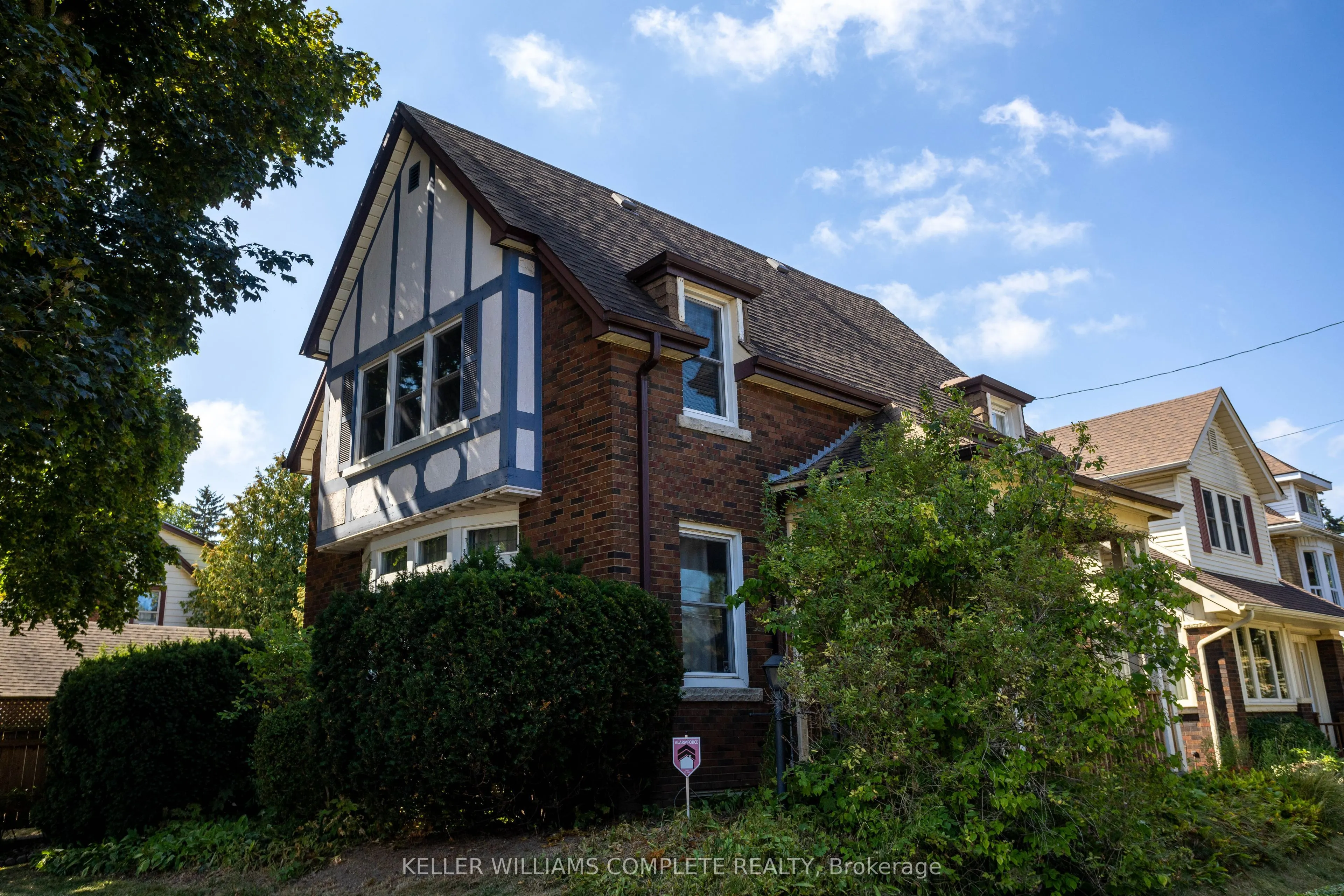 52 Balmoral Avenue S