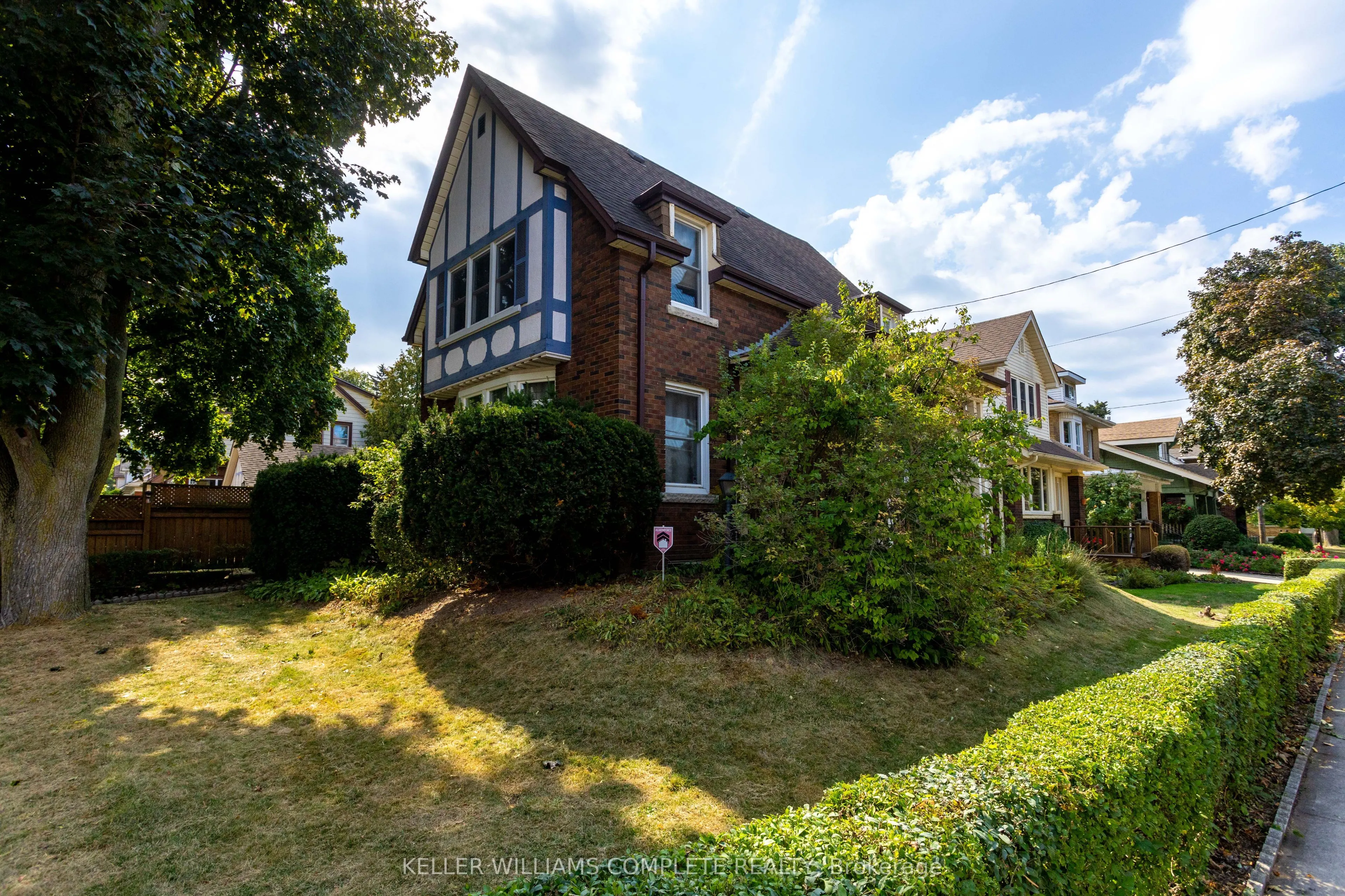 52 Balmoral Avenue S