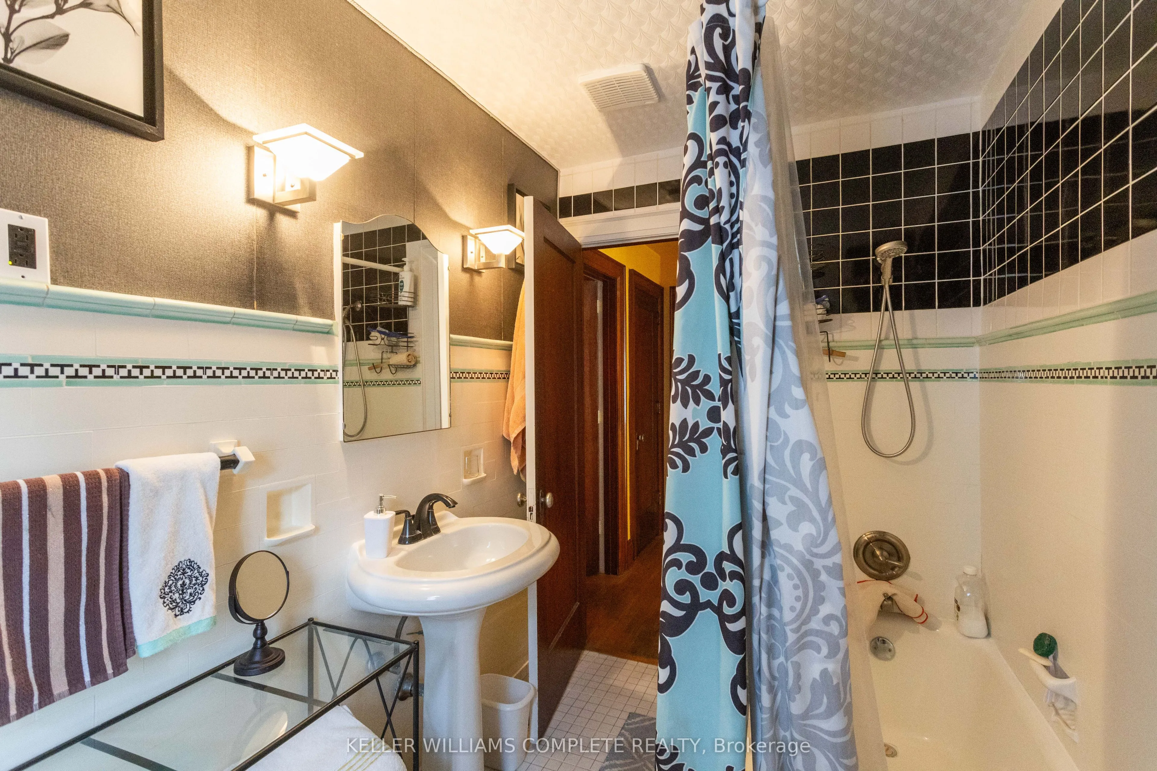 52 Balmoral Avenue S