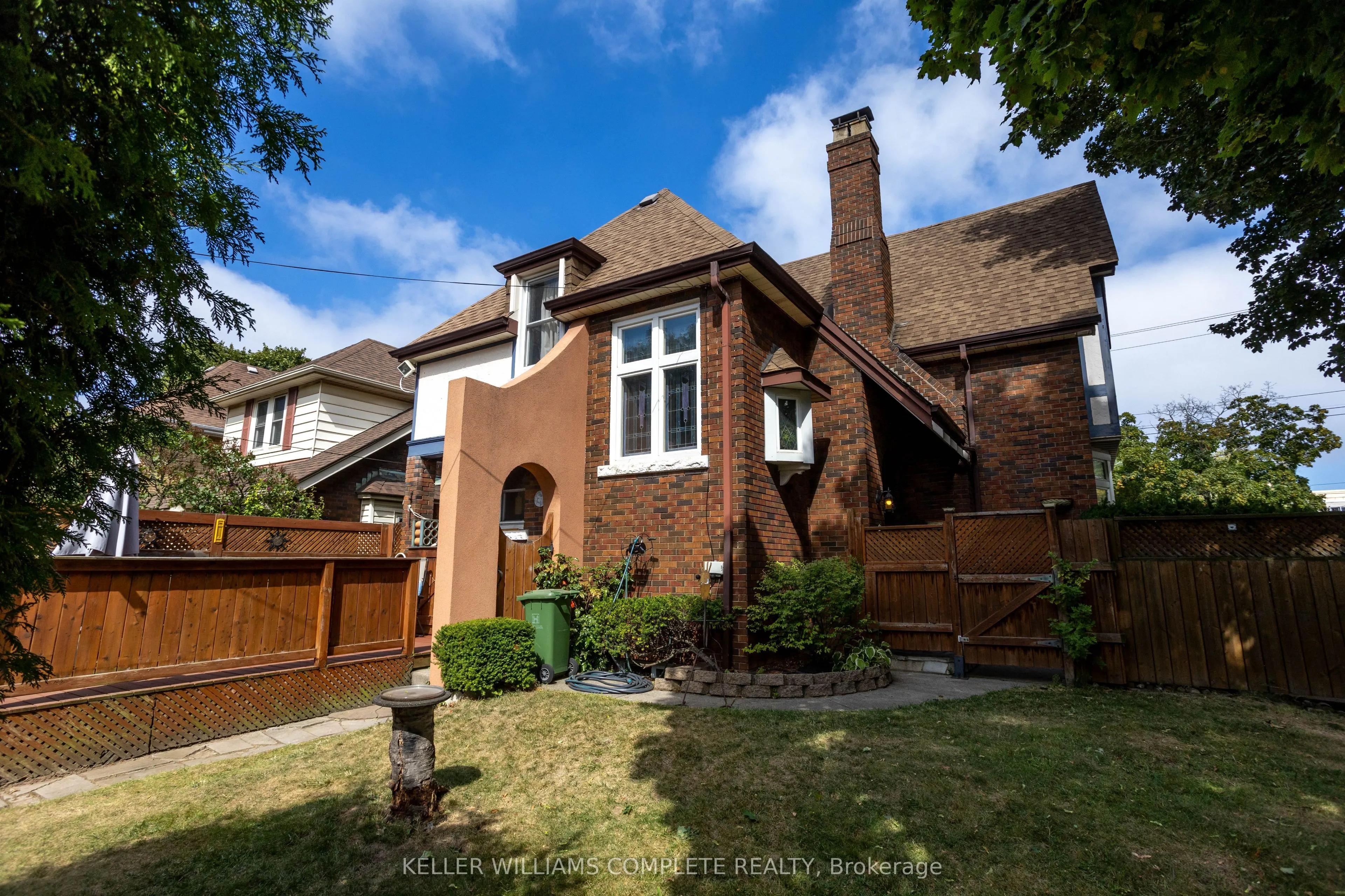 52 Balmoral Avenue S