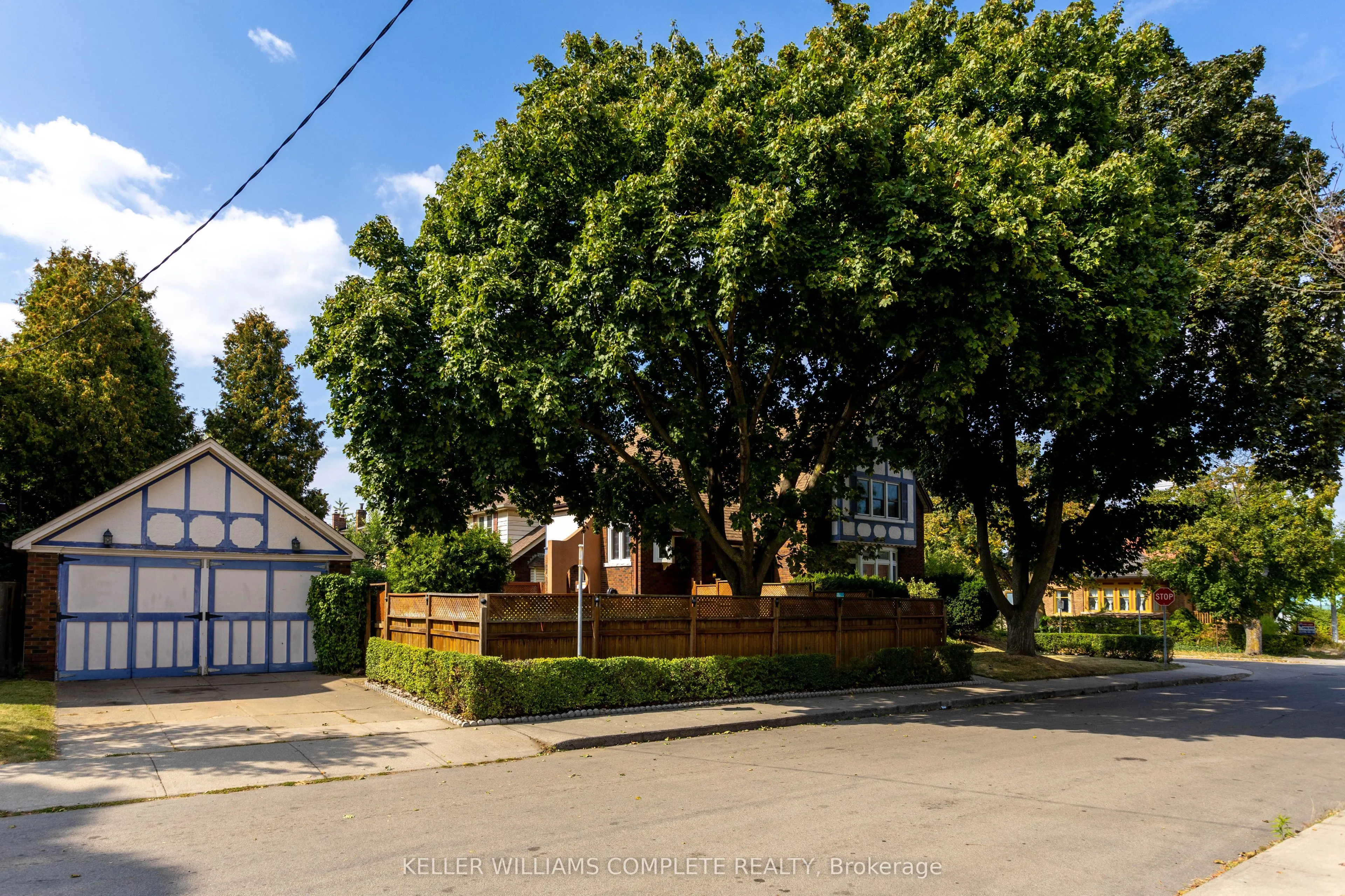 52 Balmoral Avenue S