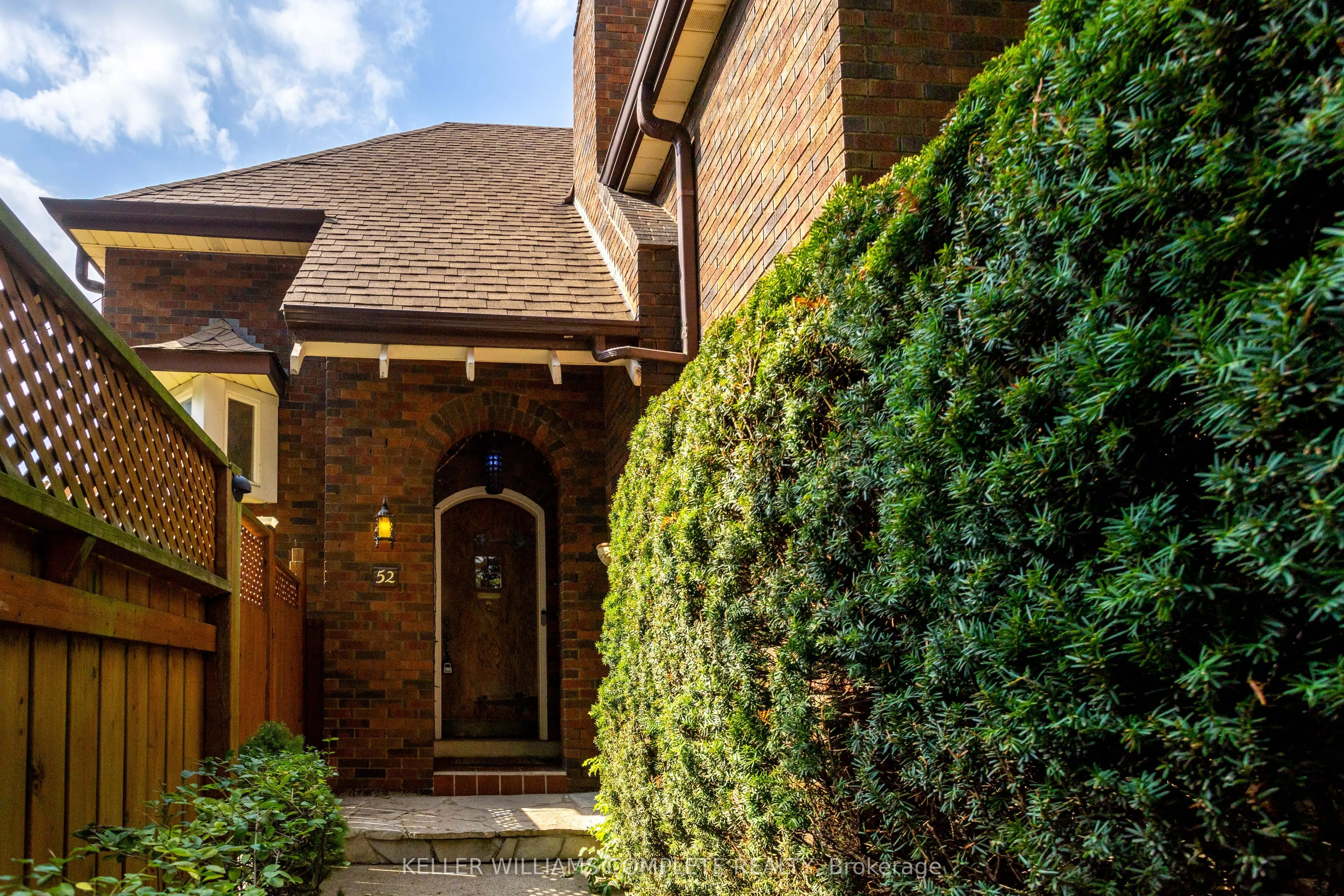 52 Balmoral Avenue S