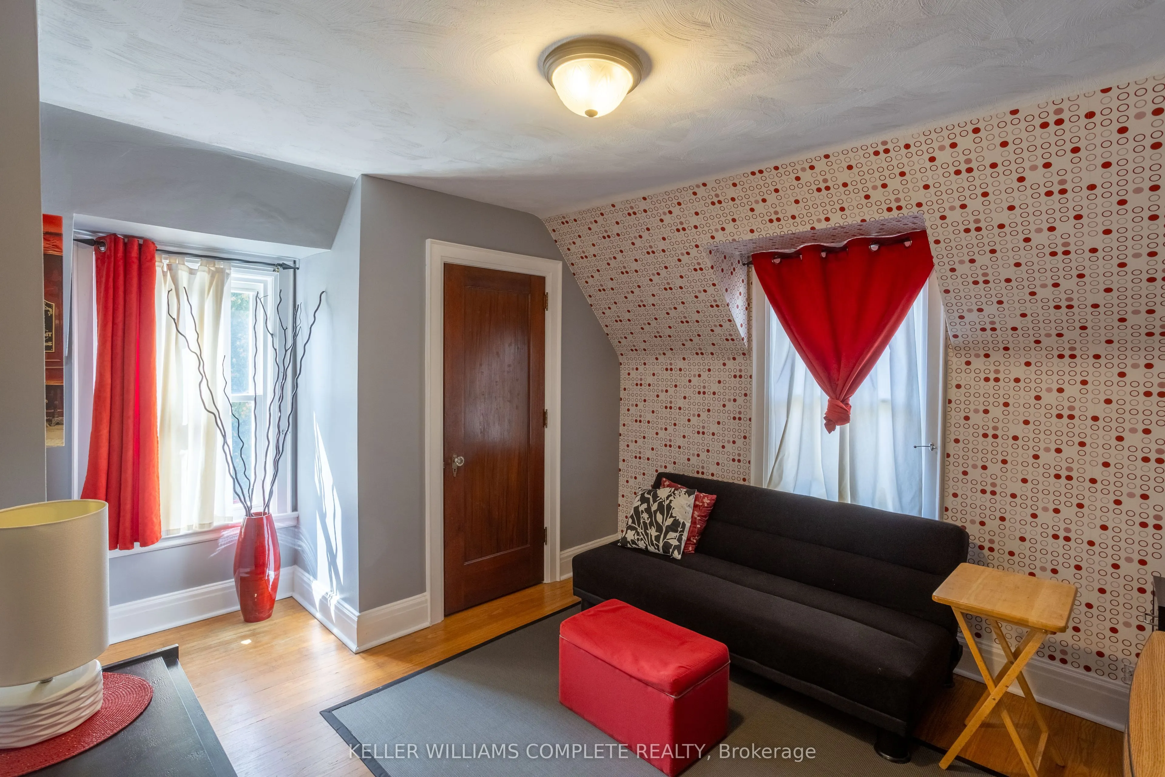 52 Balmoral Avenue S