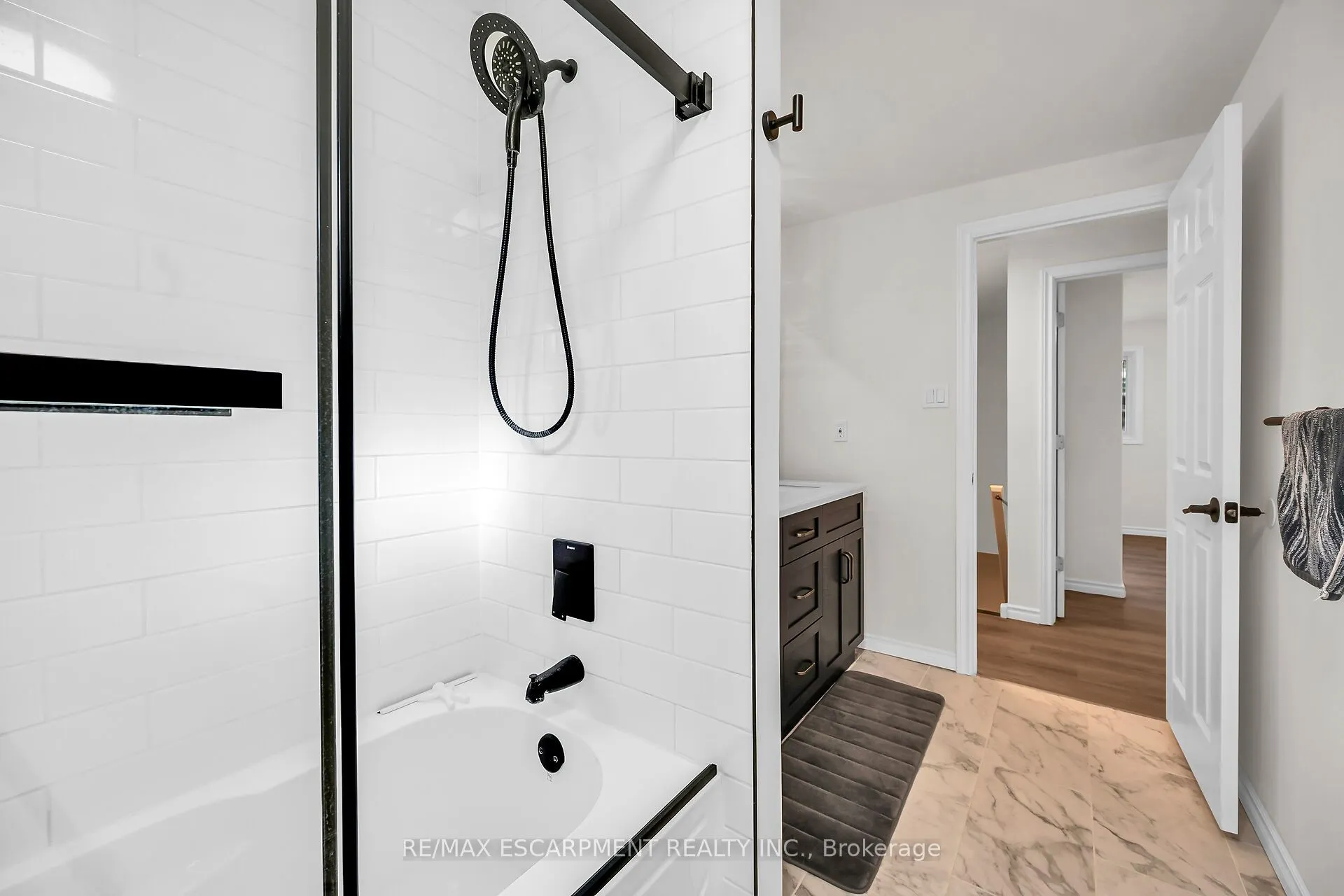 494 Kortright Road W