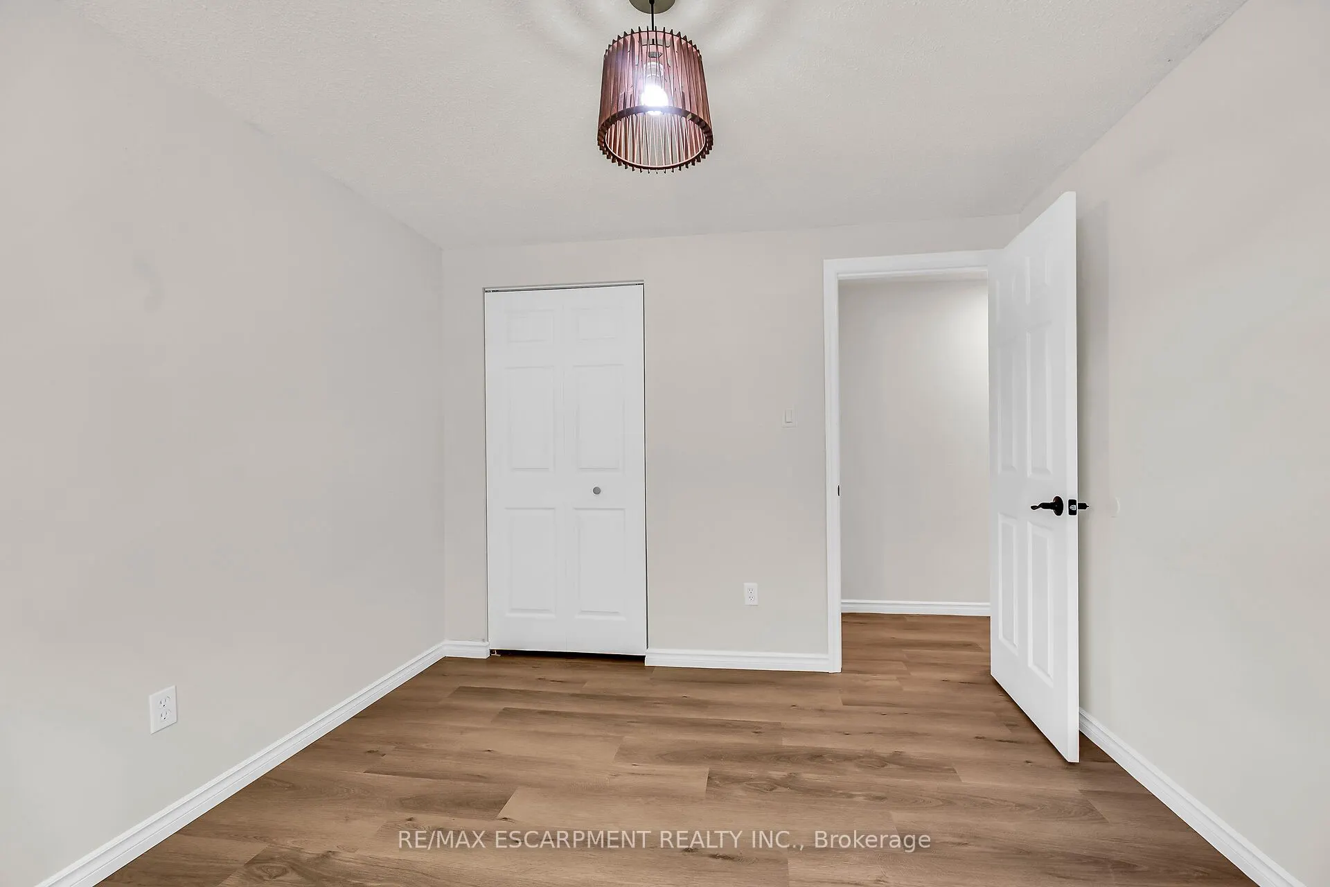 494 Kortright Road W
