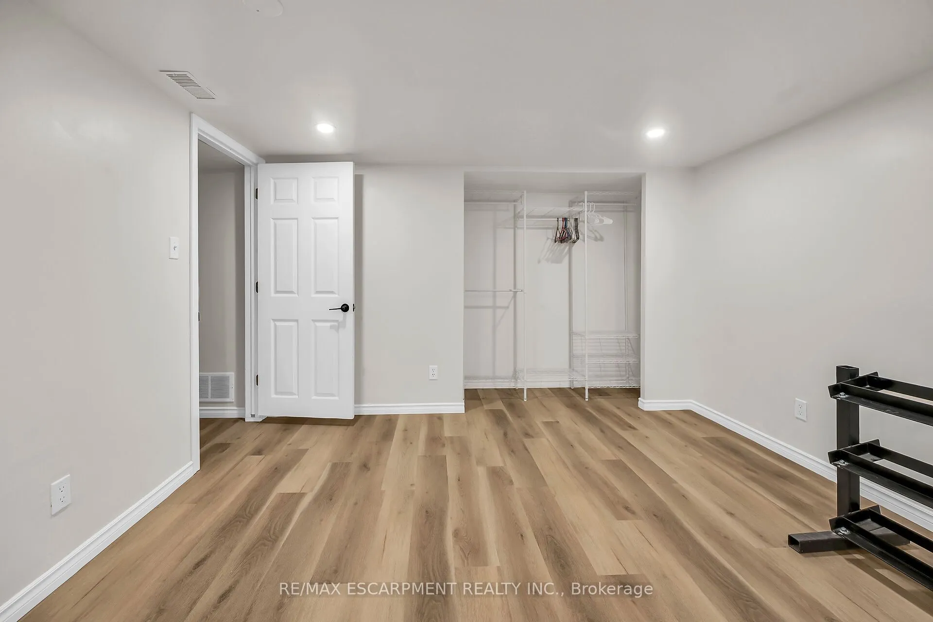 494 Kortright Road W