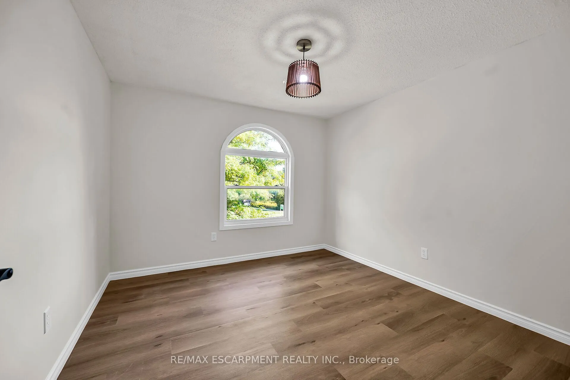 494 Kortright Road W