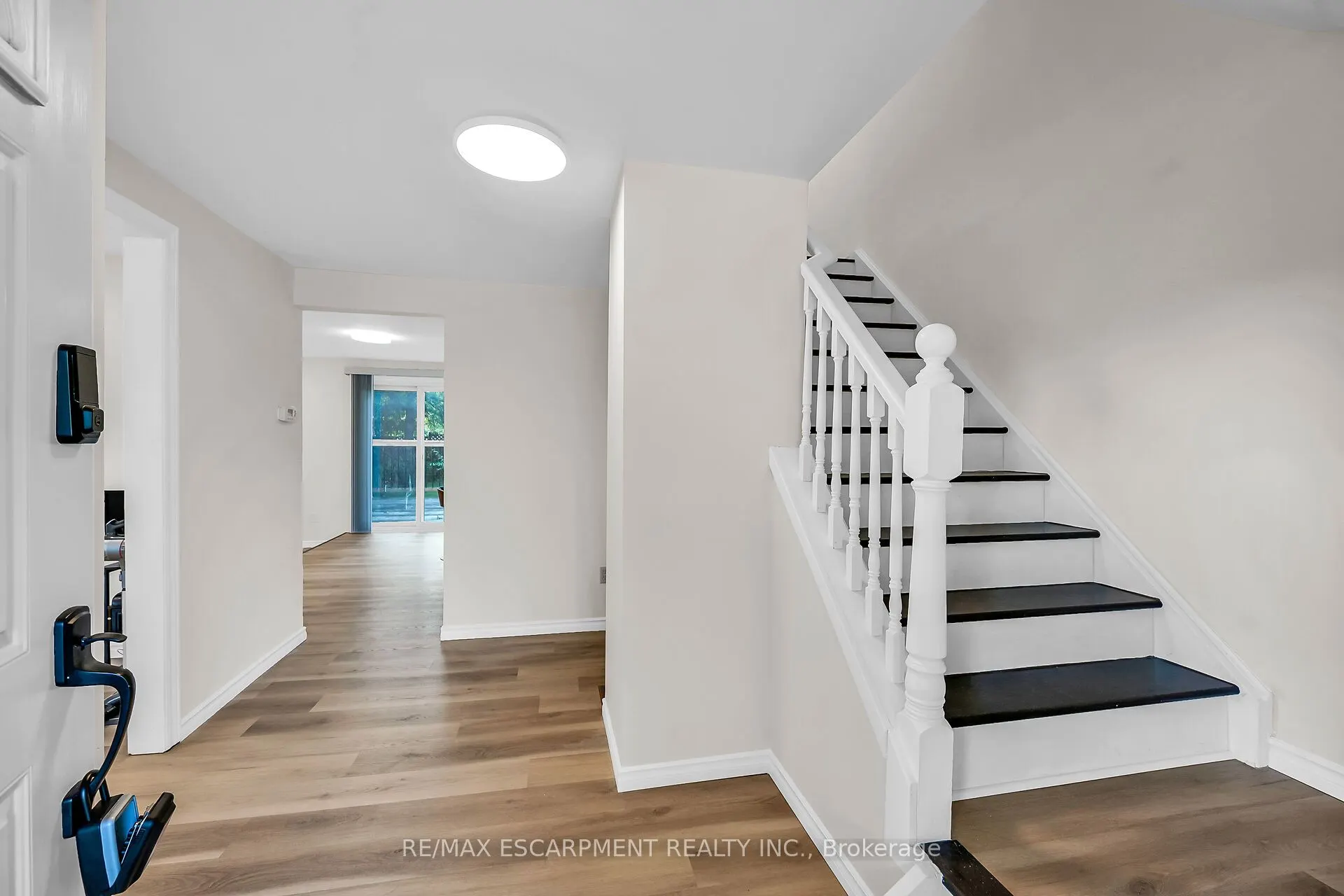 494 Kortright Road W