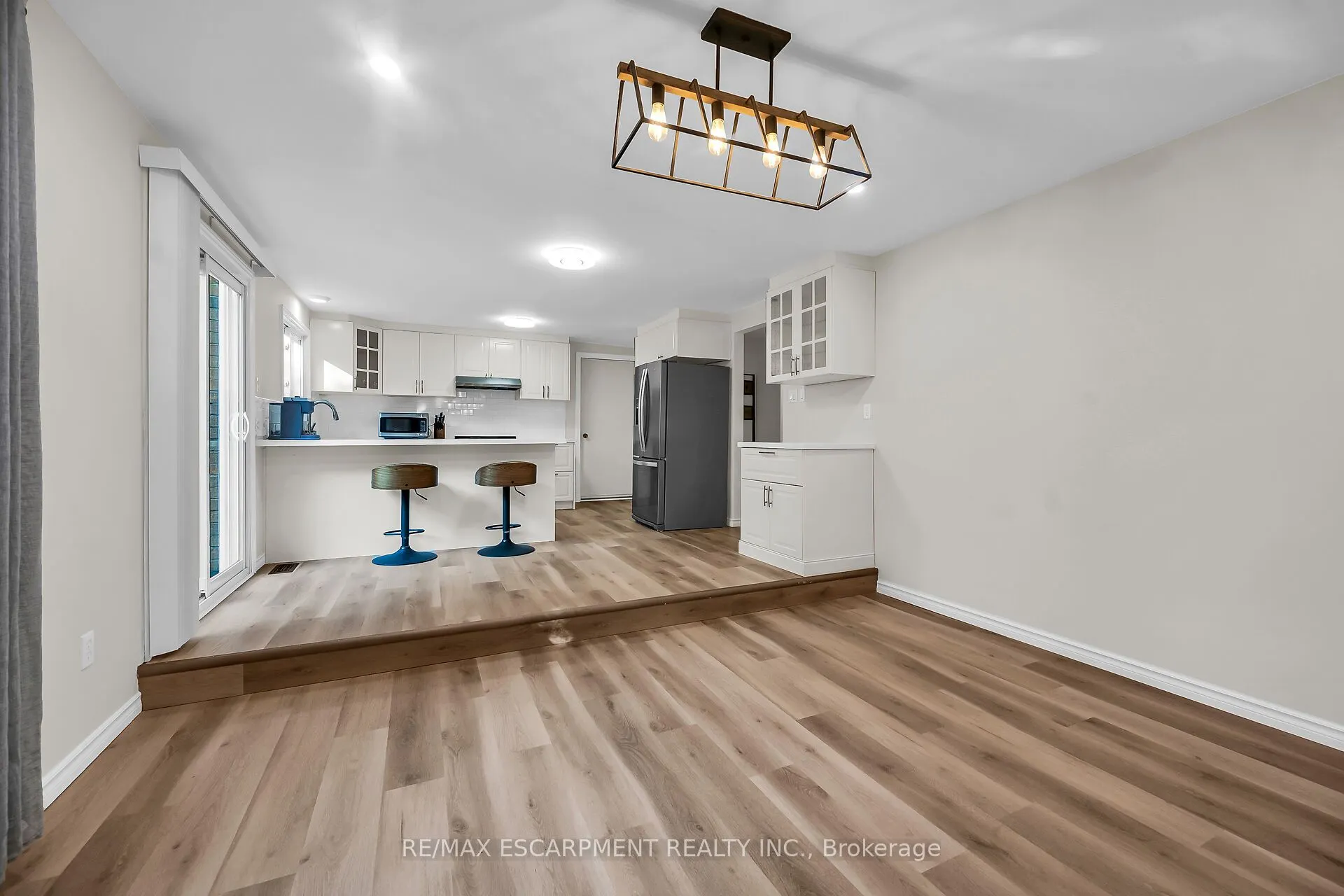 494 Kortright Road W